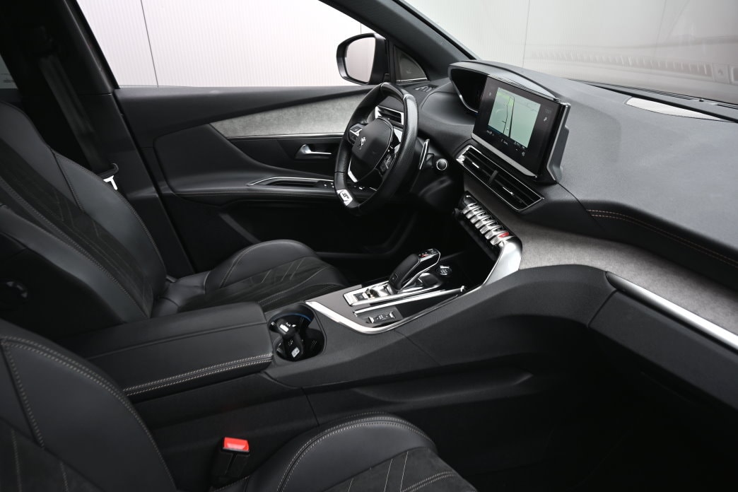 PEUGEOT 3008 1.5 BlueHDi GT Pack EAT8-image-4