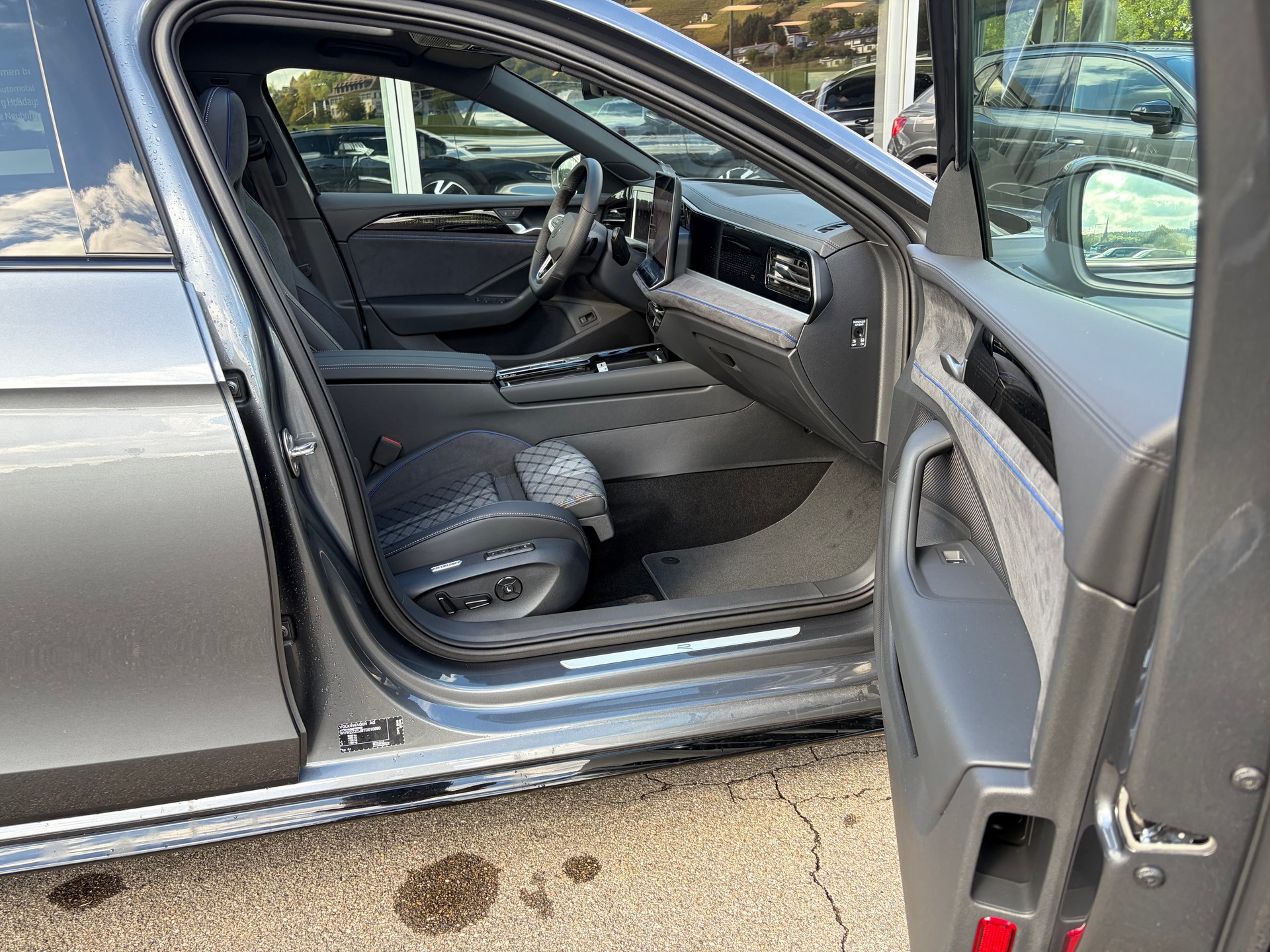 VW Passat Variant 2.0 TSI evo4 R-Line 4 Motion DSG-image-27