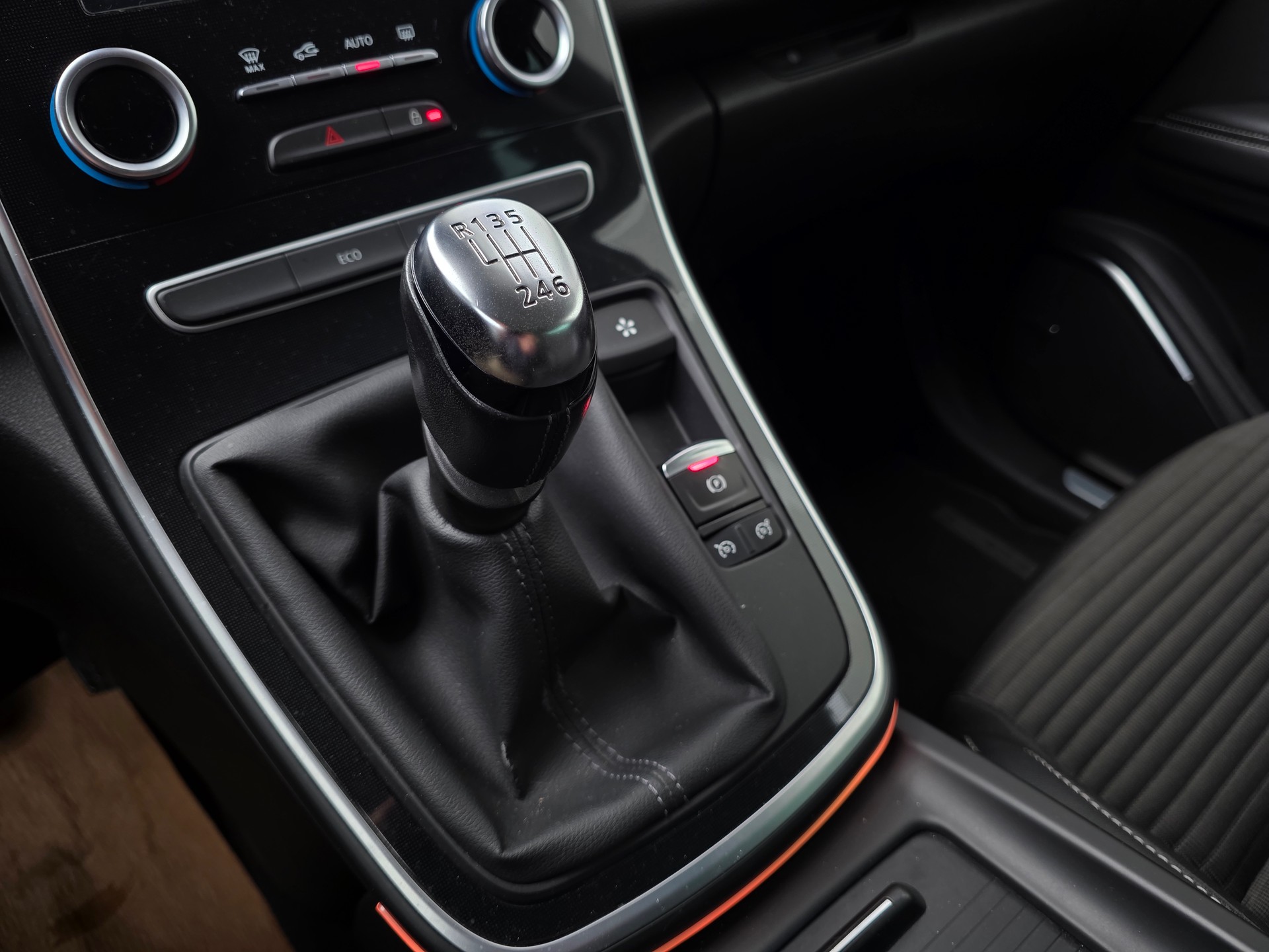 RENAULT Grand Scénic 1.2 16V Turbo Bose-image-12