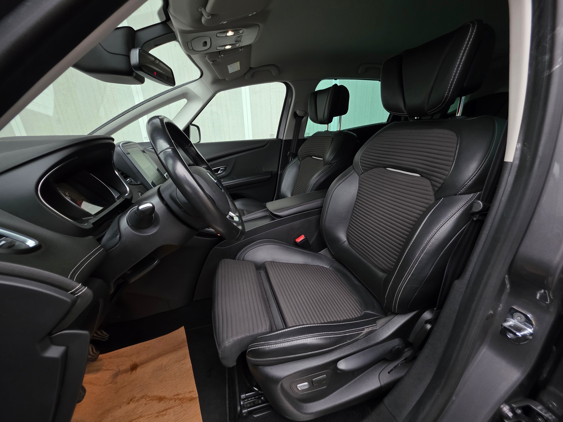 RENAULT Grand Scénic 1.2 16V Turbo Bose-image-10