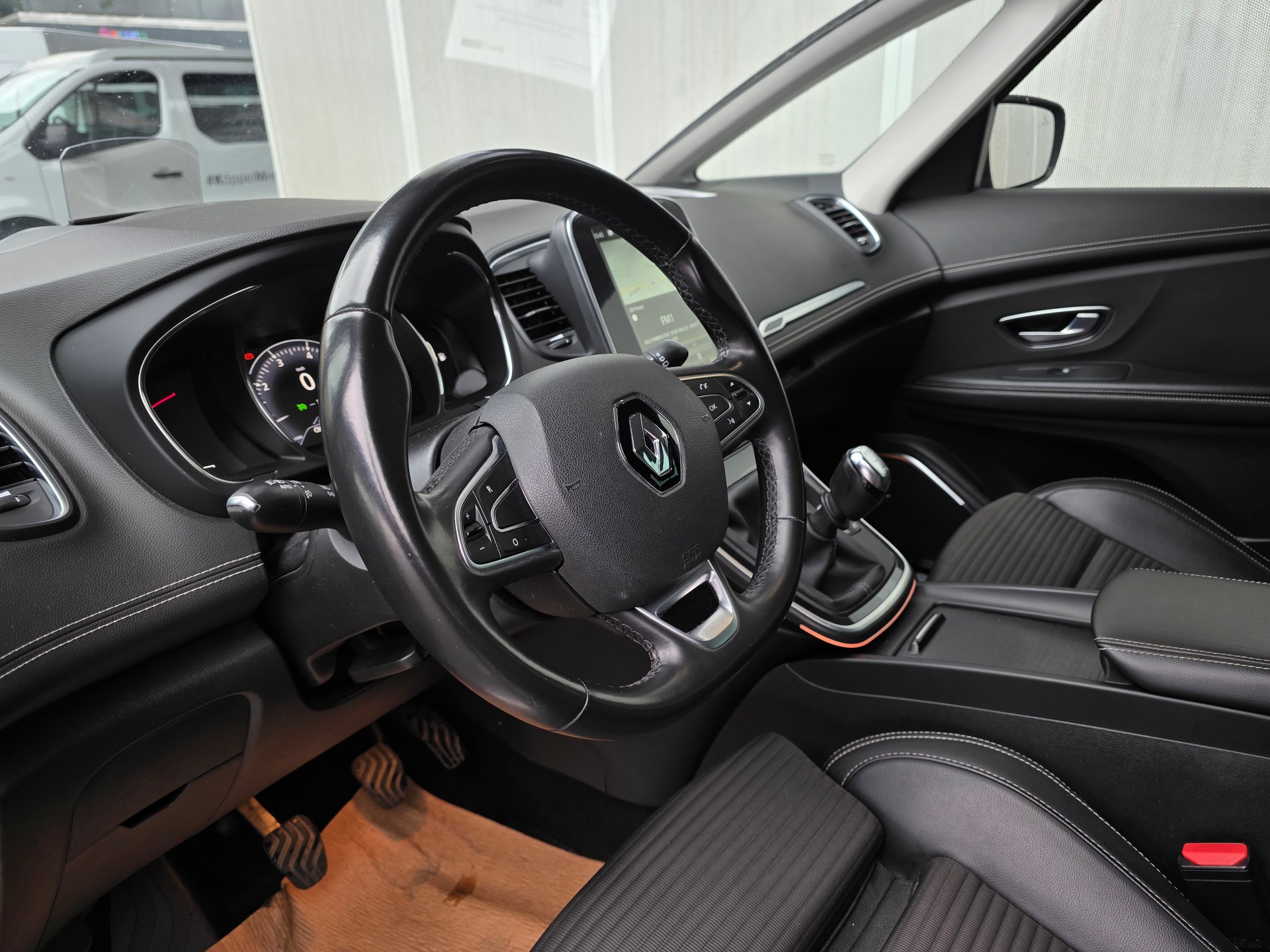 RENAULT Grand Scénic 1.2 16V Turbo Bose-image-8