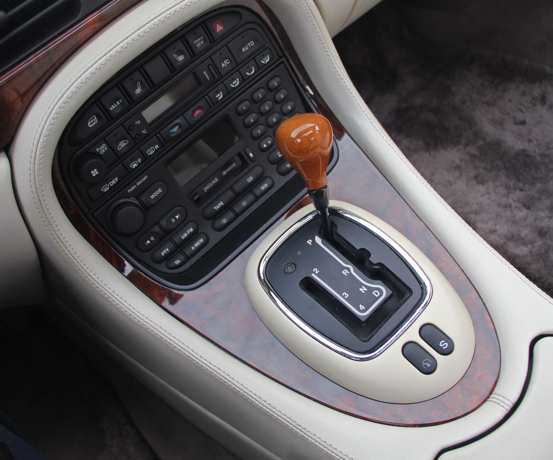 DAIMLER Super V8 4.0 S/C-image-13