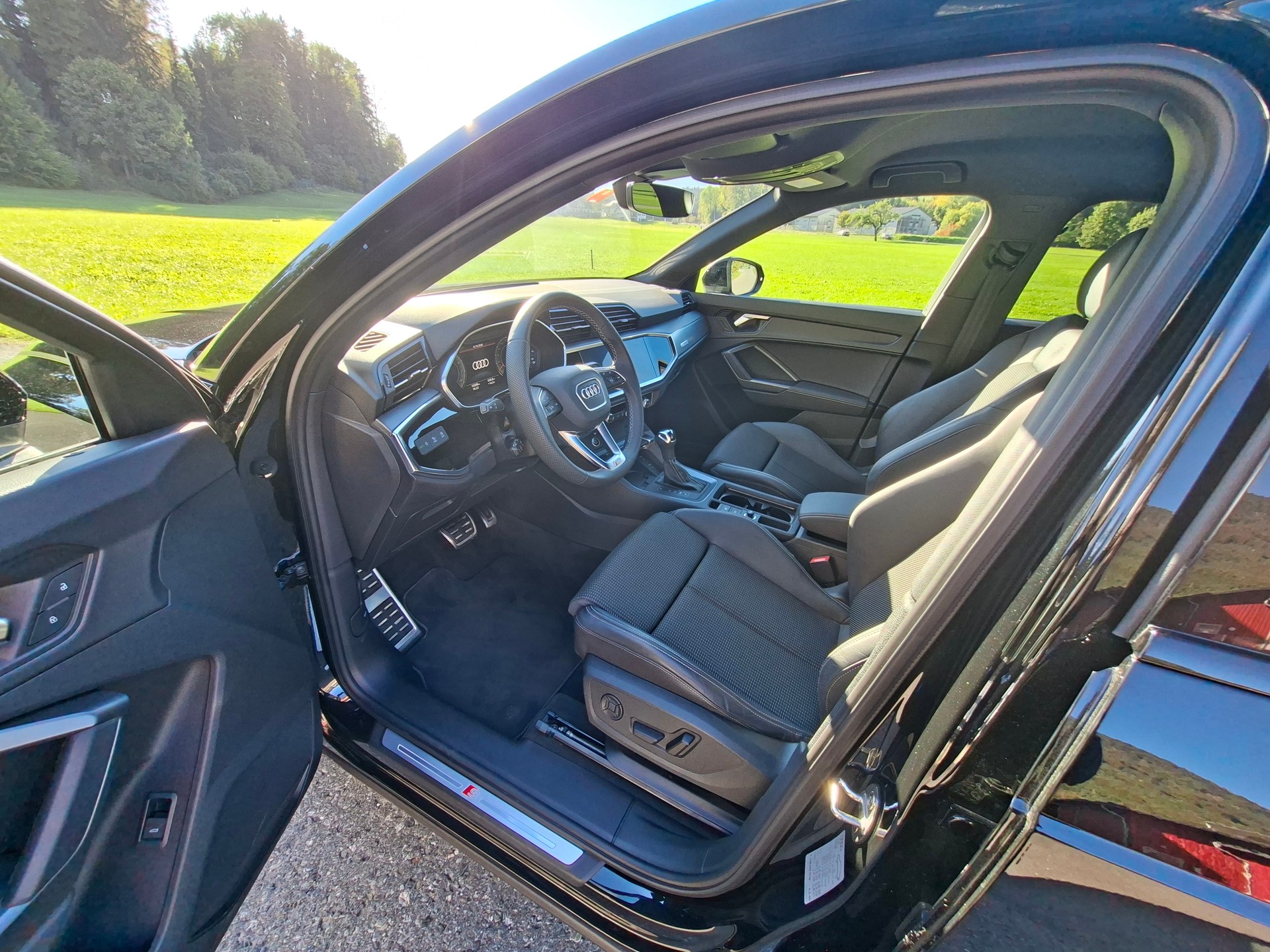 AUDI Q3 35 TFSI advanced Attraction S-tronic *Anhängerkupplung+8-fach bereift m. Pneu*-image-10