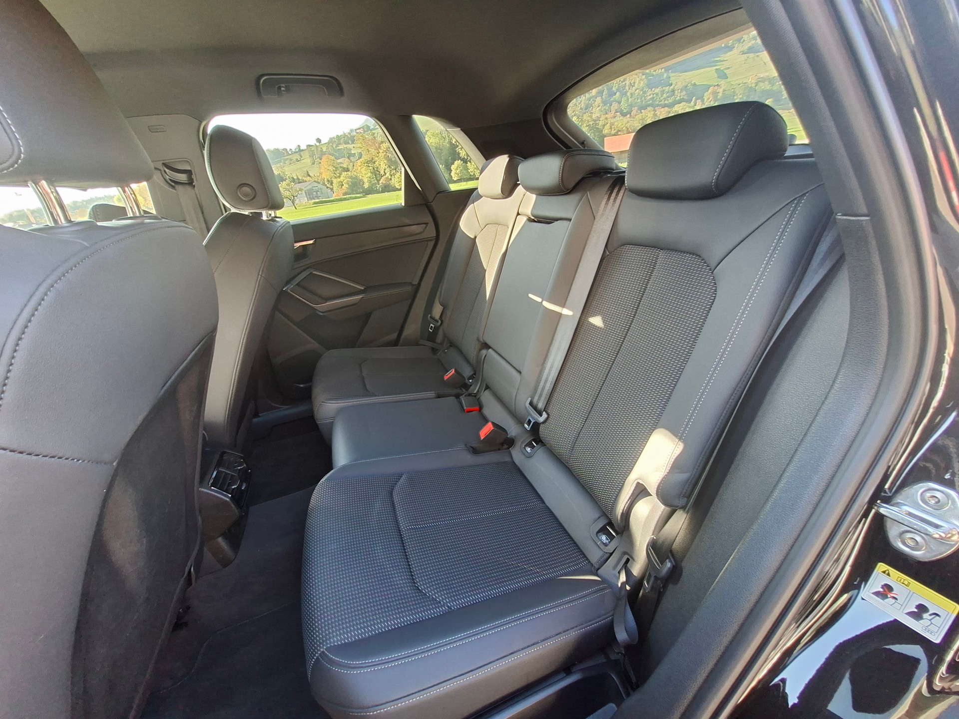 AUDI Q3 35 TFSI advanced Attraction S-tronic *Anhängerkupplung+8-fach bereift m. Pneu*-image-18