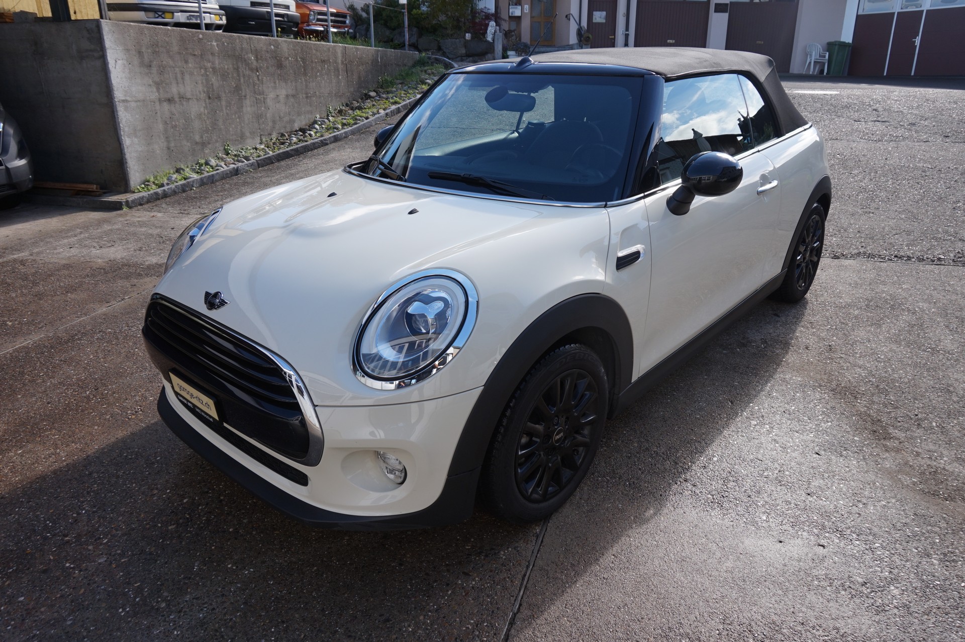 MINI Cooper Cabriolet-image-2