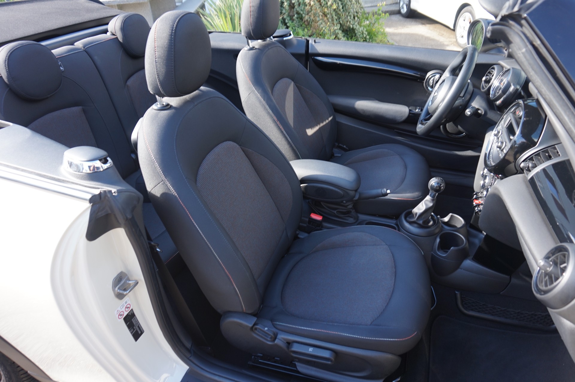 MINI Cooper Cabriolet-image-10