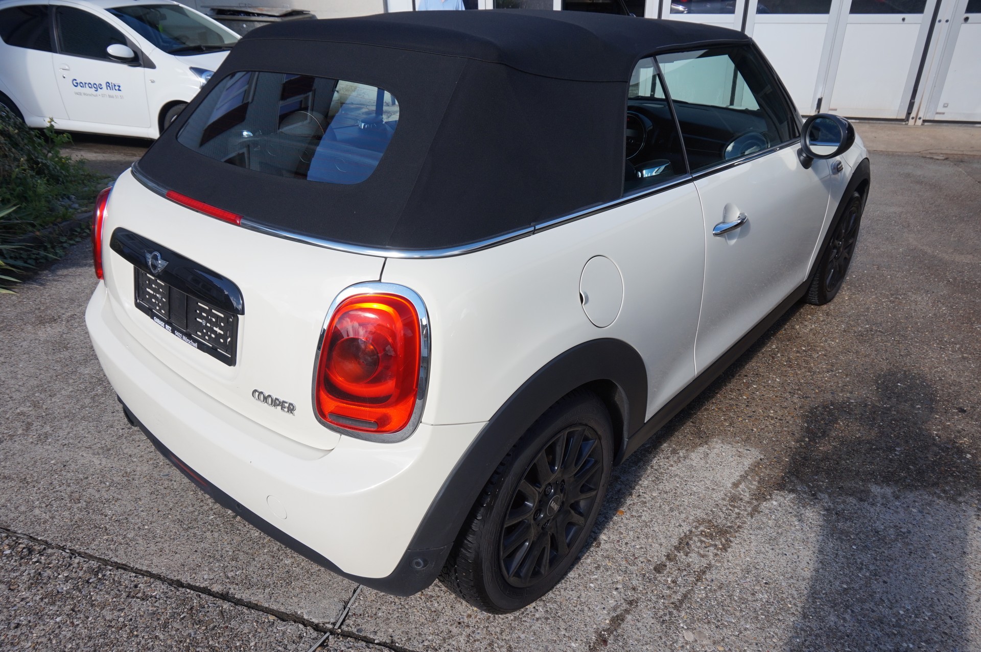 MINI Cooper Cabriolet-image-4