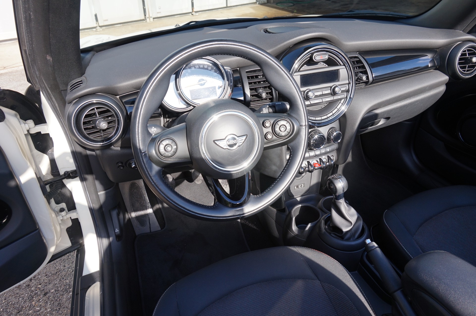MINI Cooper Cabriolet-image-7