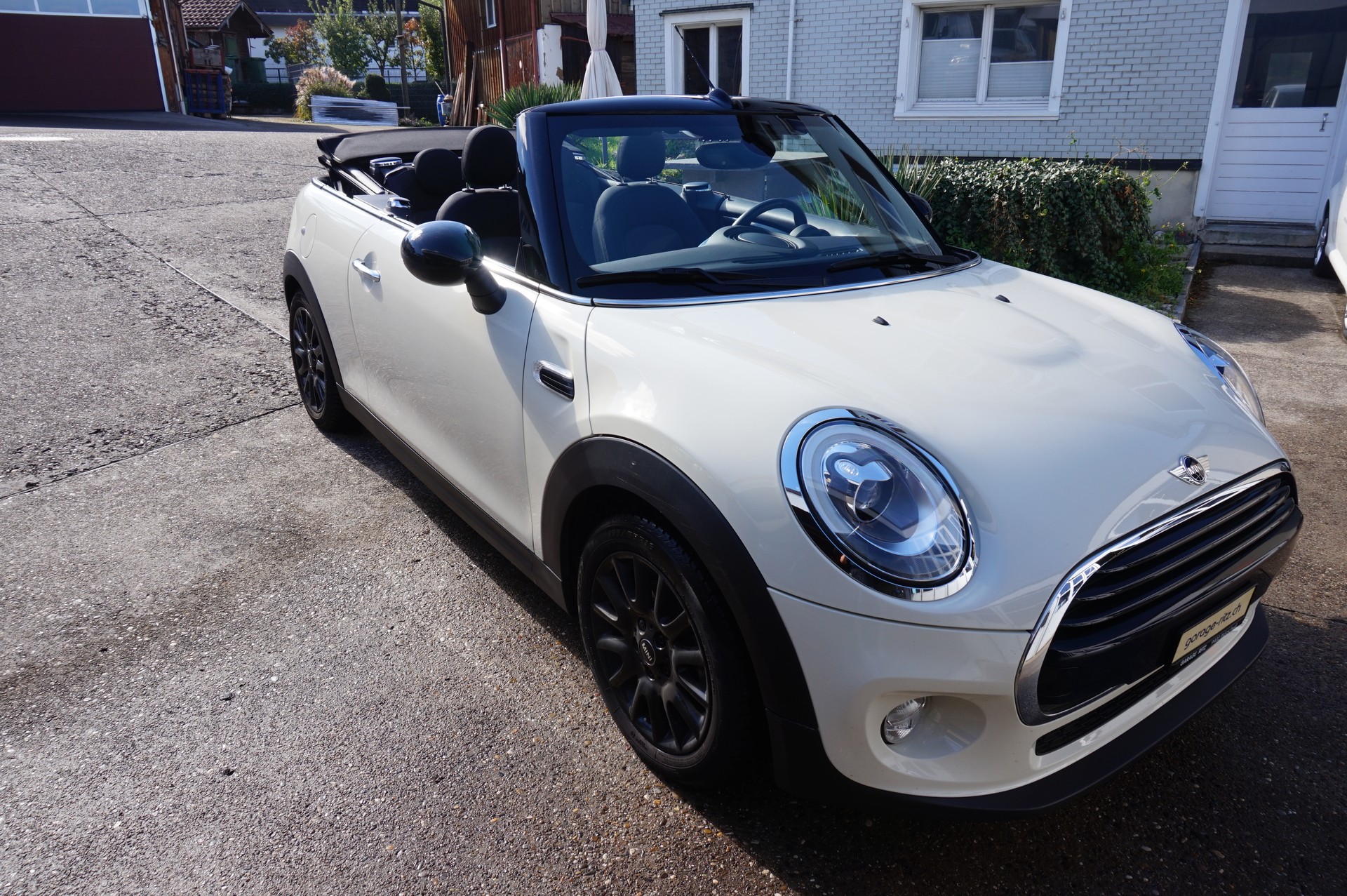 MINI Cooper Cabriolet-image-6
