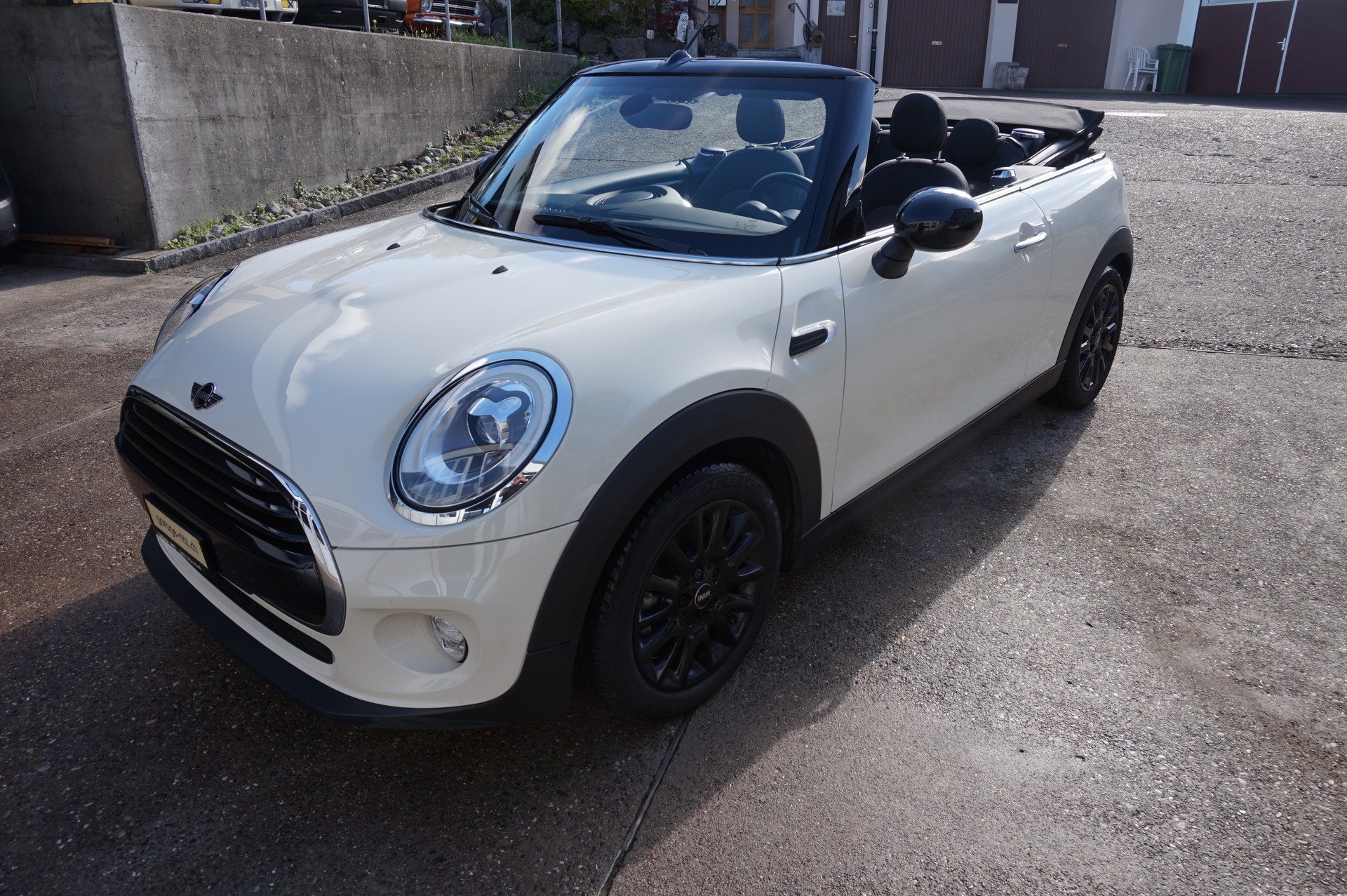 MINI Cooper Cabriolet-image-5