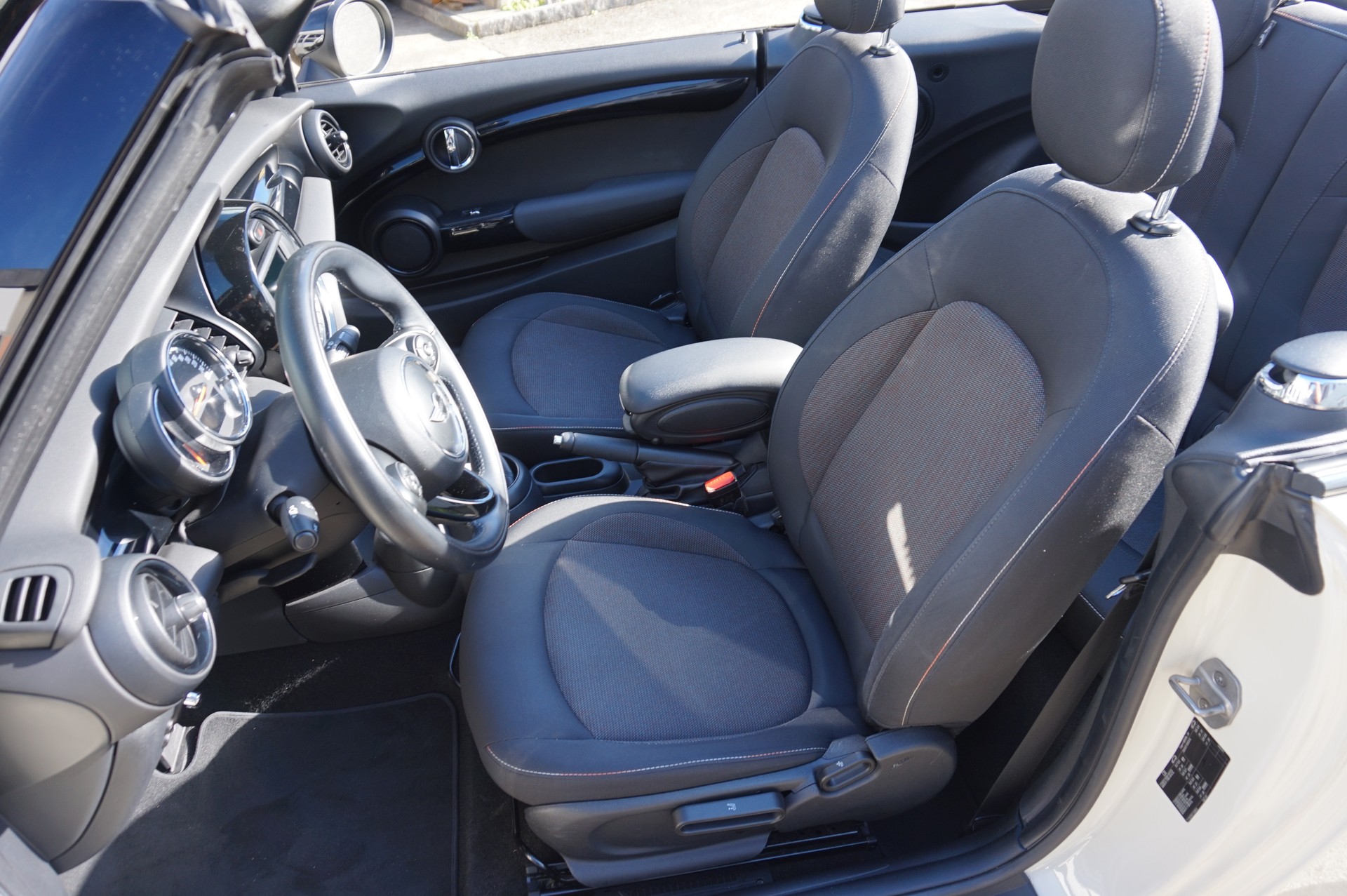 MINI Cooper Cabriolet-image-8