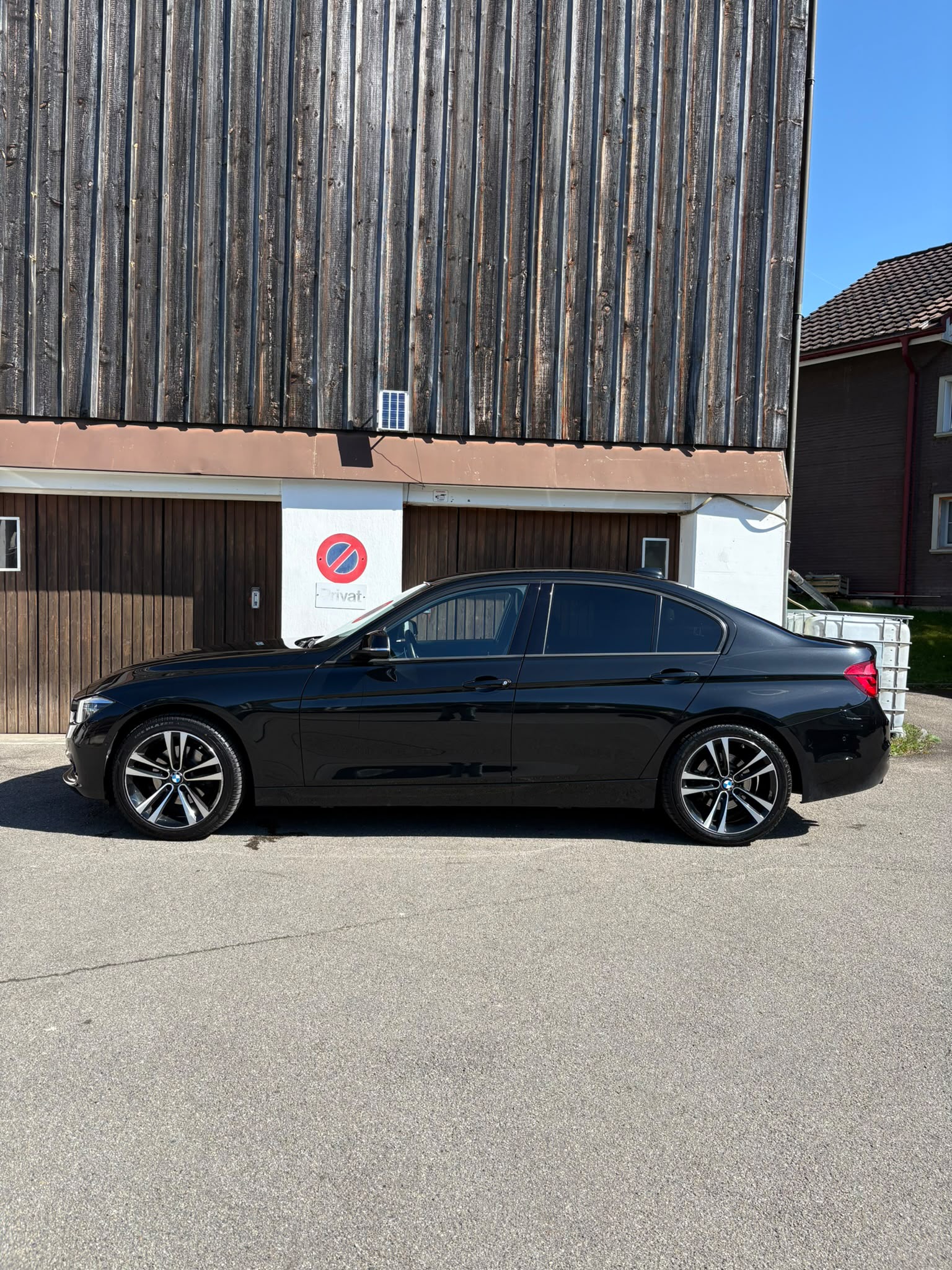 BMW 320d xDrive-image-1