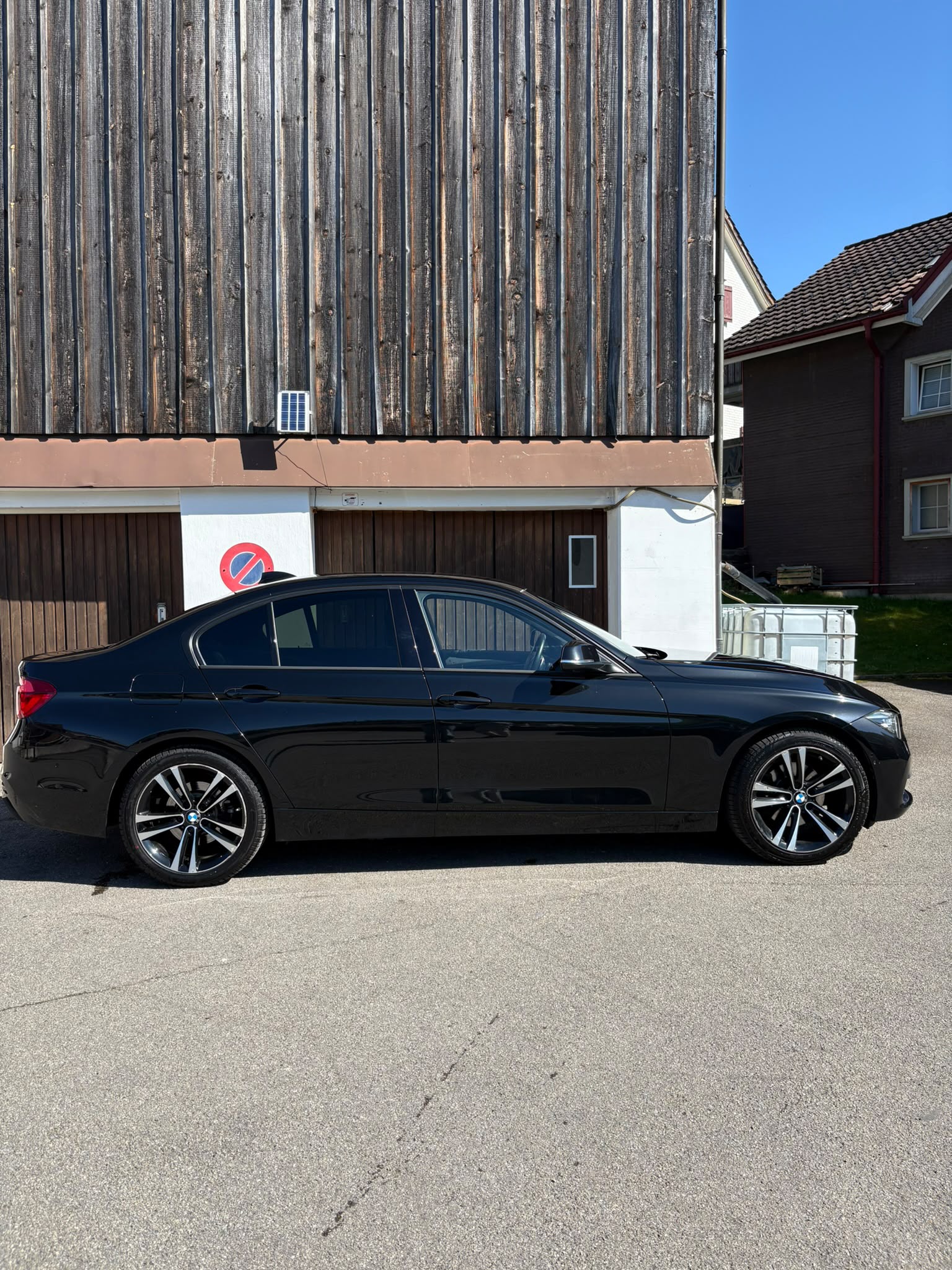 BMW 320d xDrive-image-2