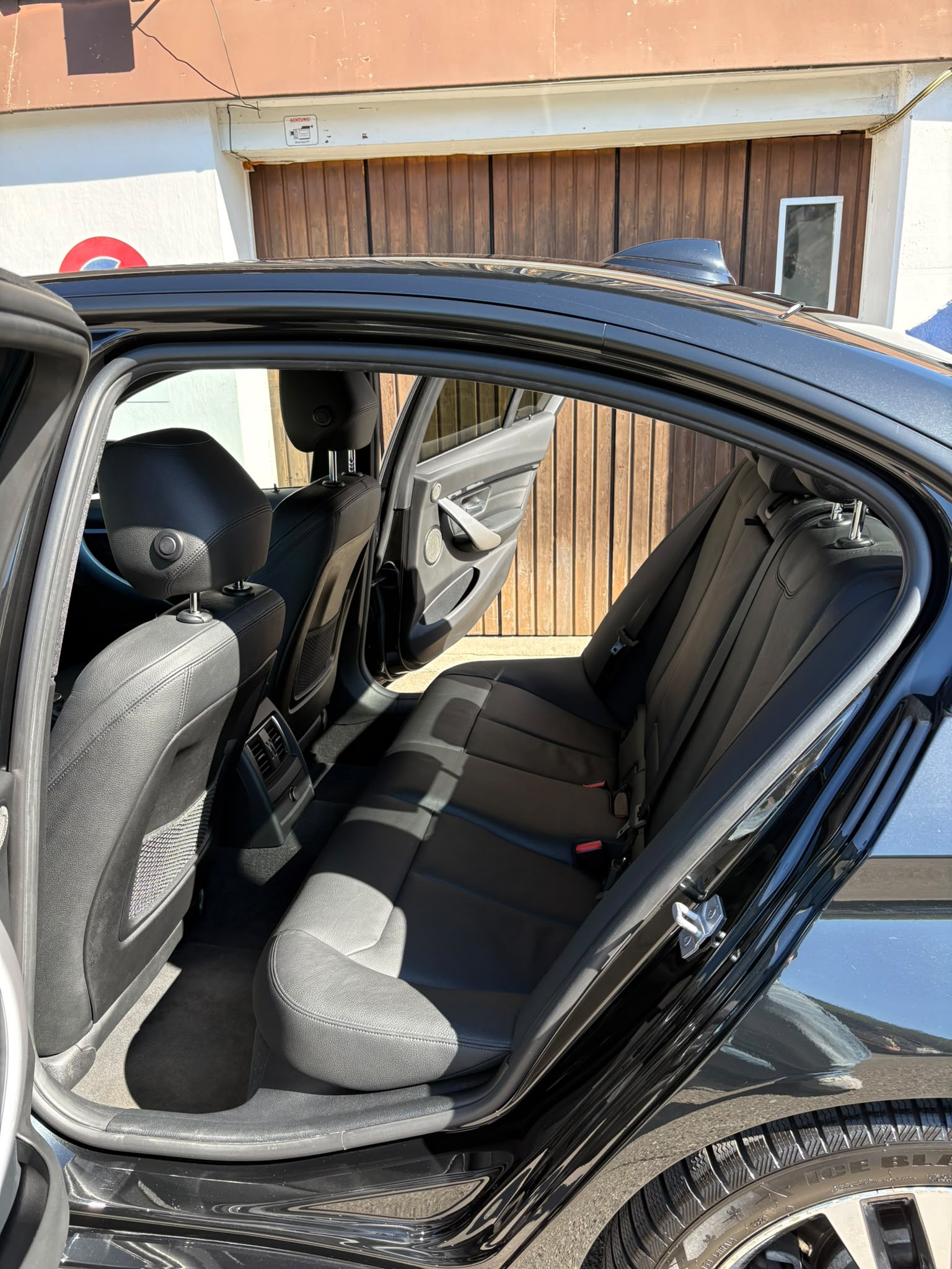 BMW 320d xDrive-image-5