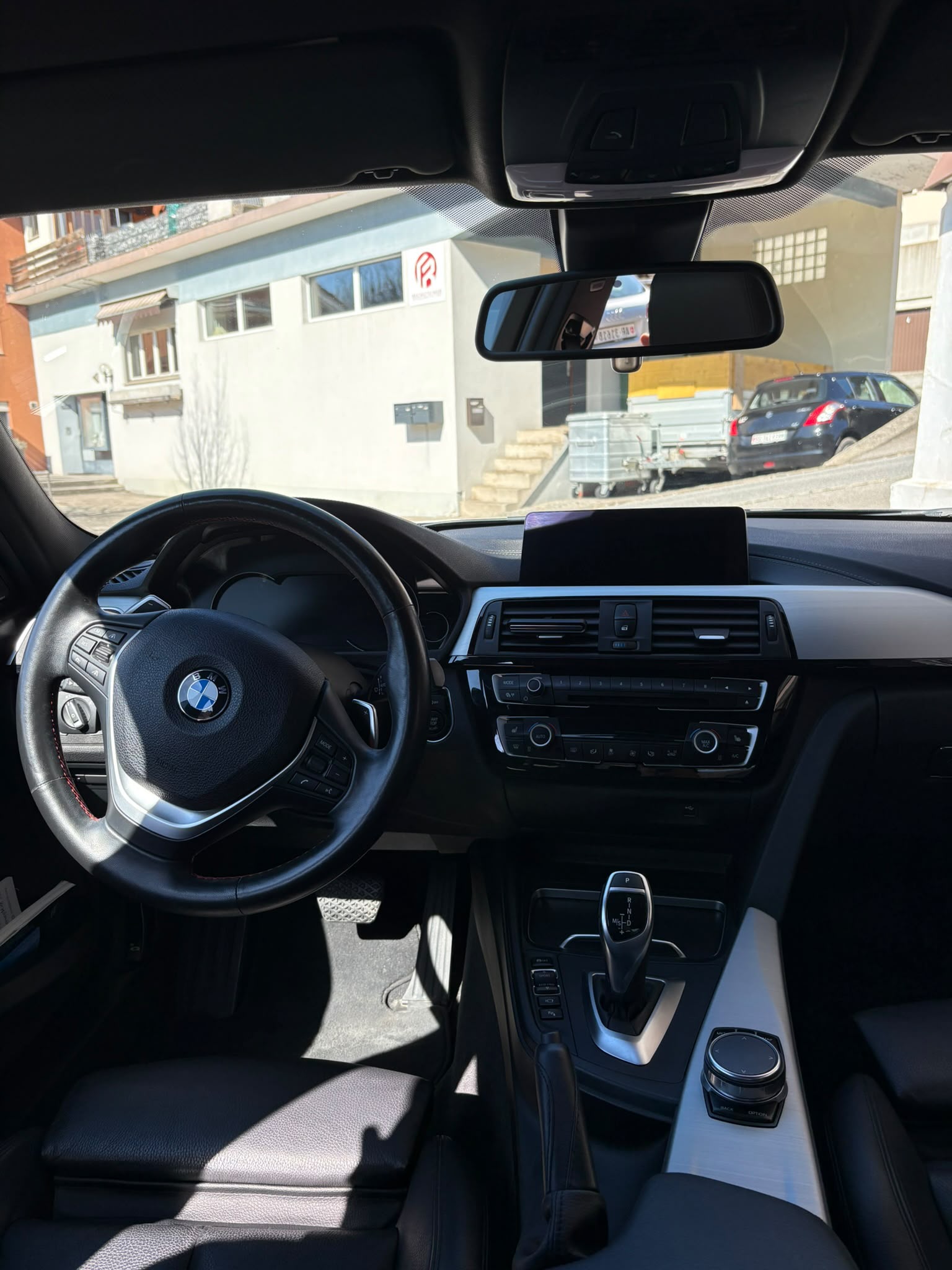 BMW 320d xDrive-image-4
