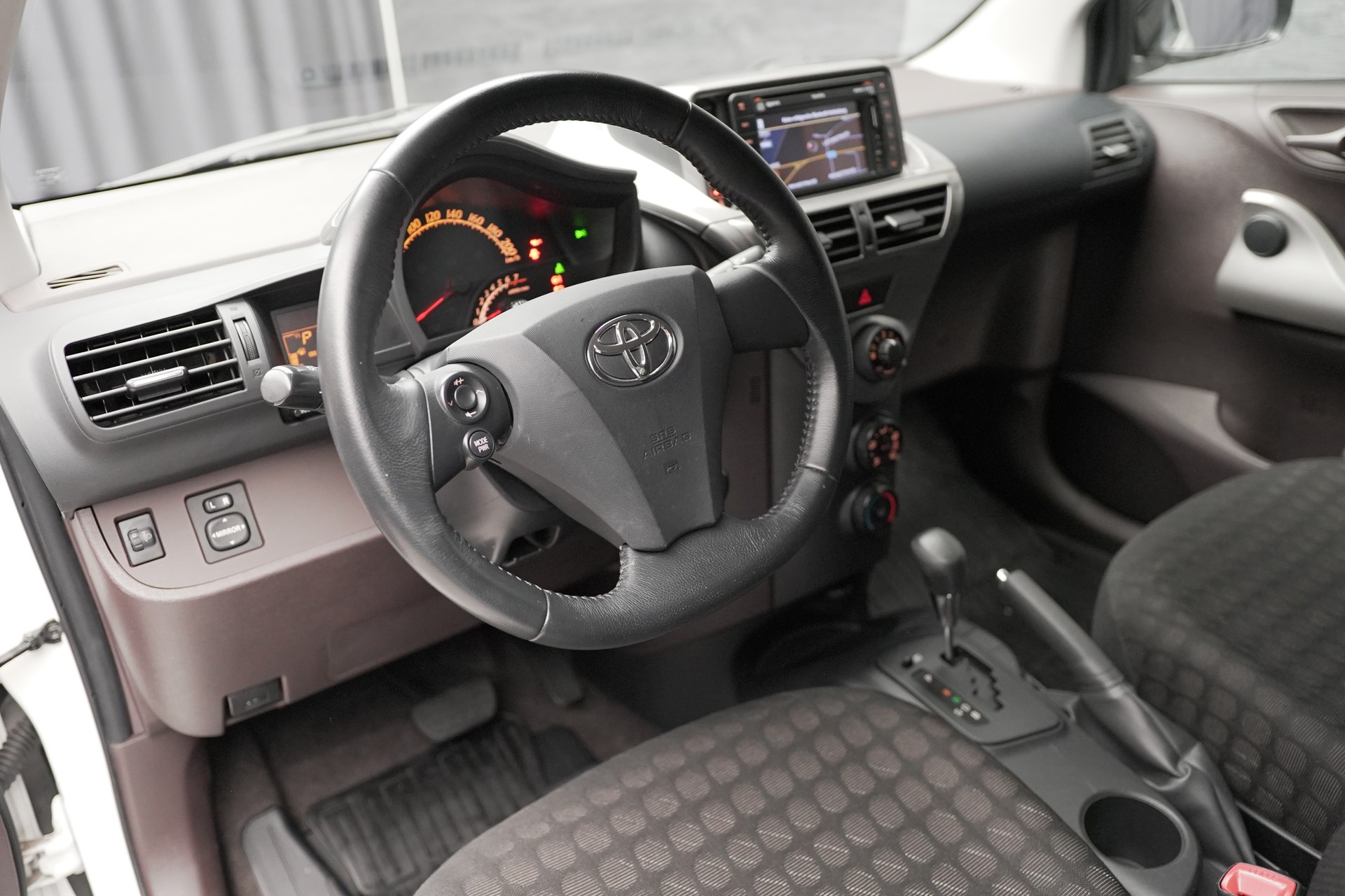 TOYOTA iQ 1.33 Dual VVT-i Linea Luna Multidrive-image-17