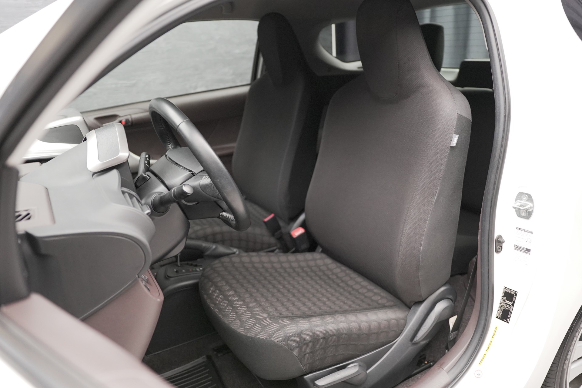 TOYOTA iQ 1.33 Dual VVT-i Linea Luna Multidrive-image-10