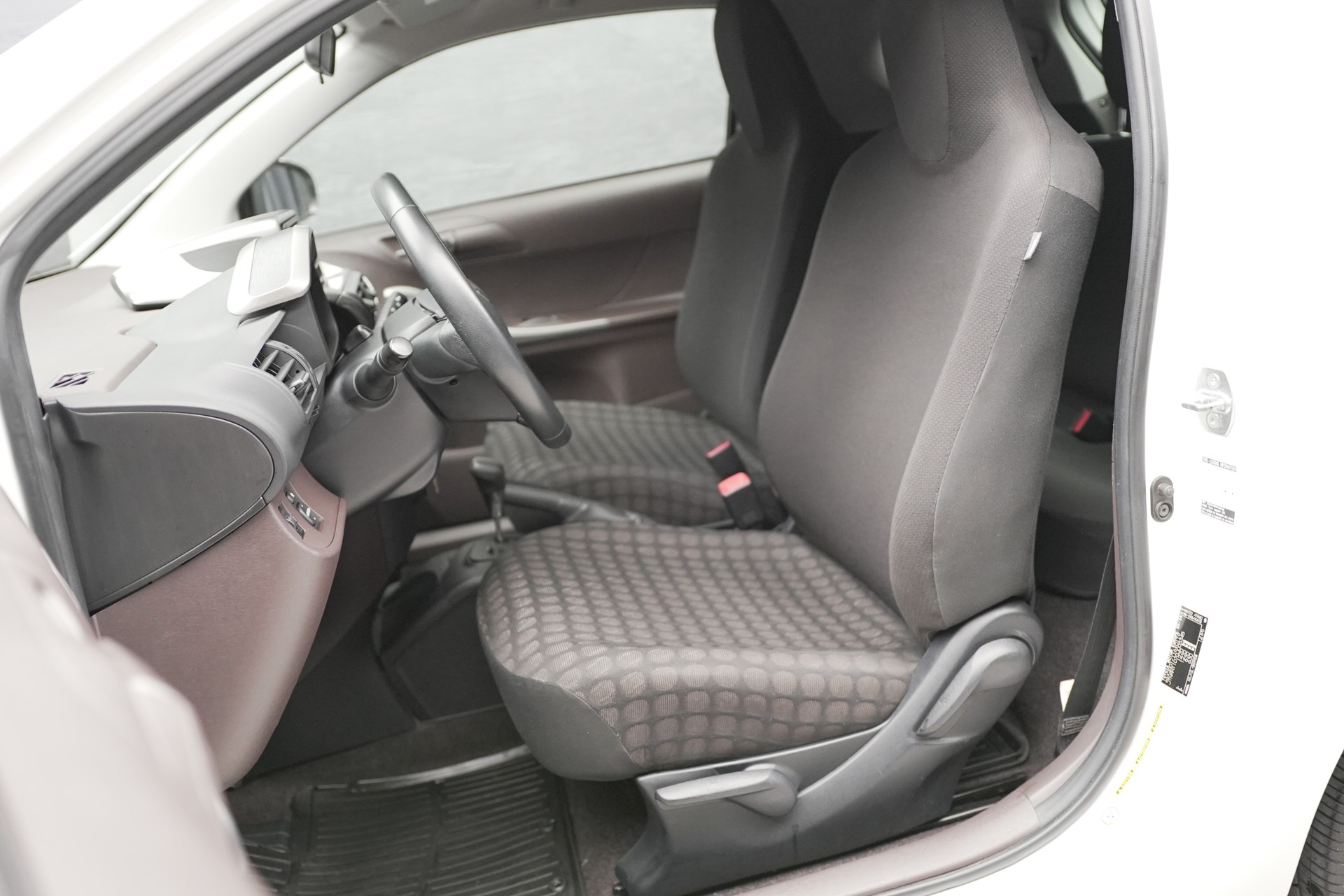 TOYOTA iQ 1.33 Dual VVT-i Linea Luna Multidrive-image-11