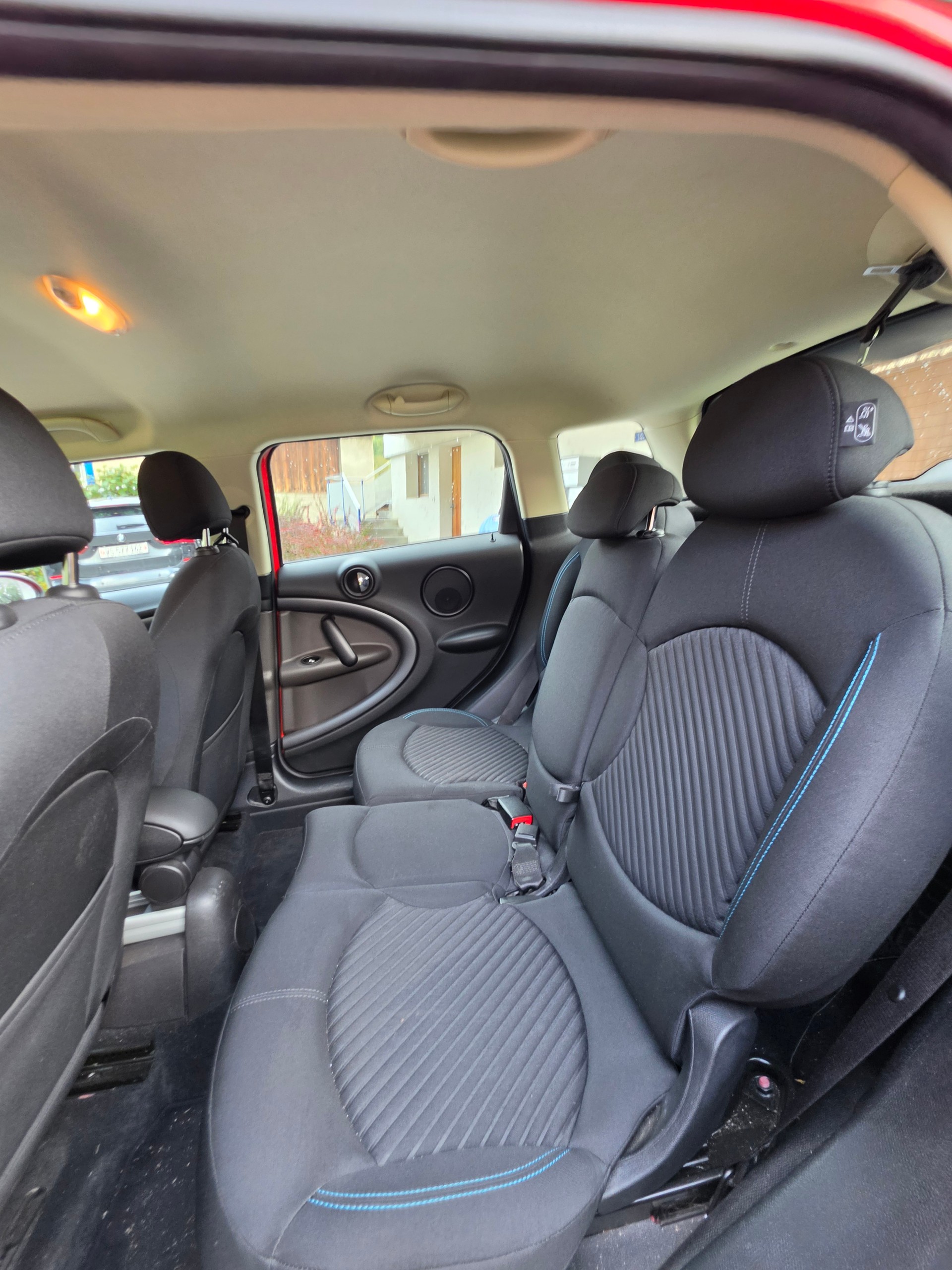 MINI 1.6i Cooper S ALL4-image-4
