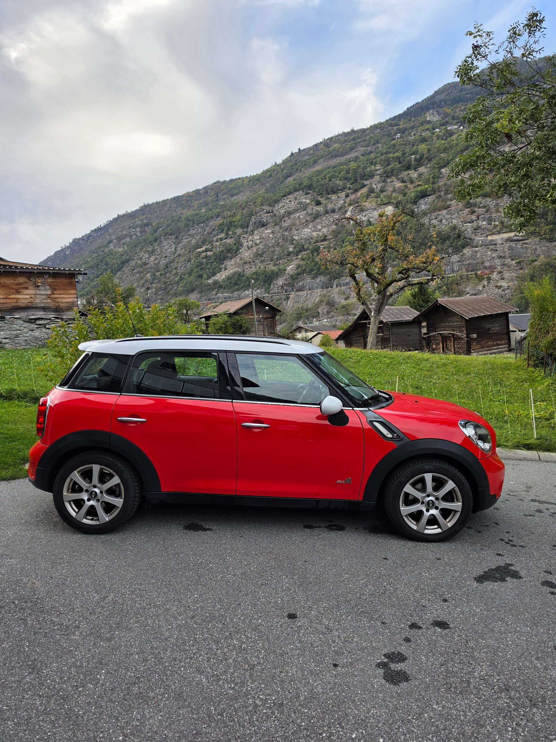 MINI 1.6i Cooper S ALL4-image-1
