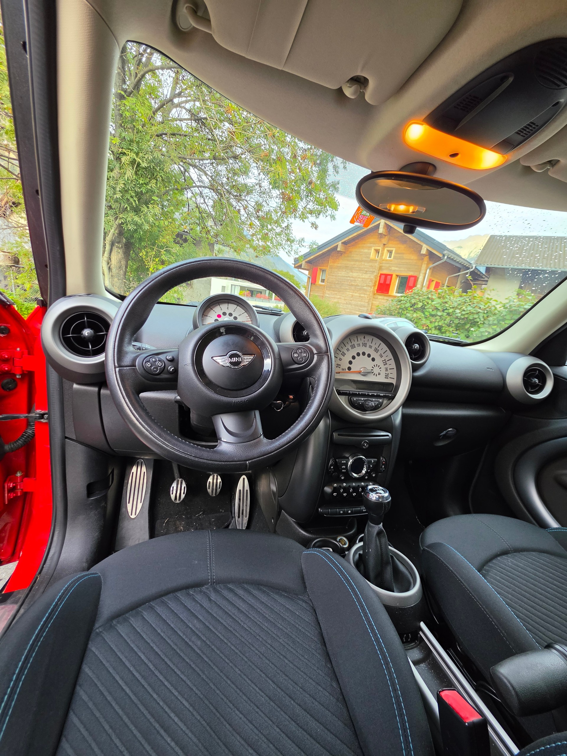 MINI 1.6i Cooper S ALL4-image-3