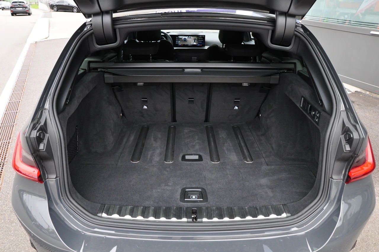 BMW 330i Touring xDrive Steptronic M Sport Pro-image-15