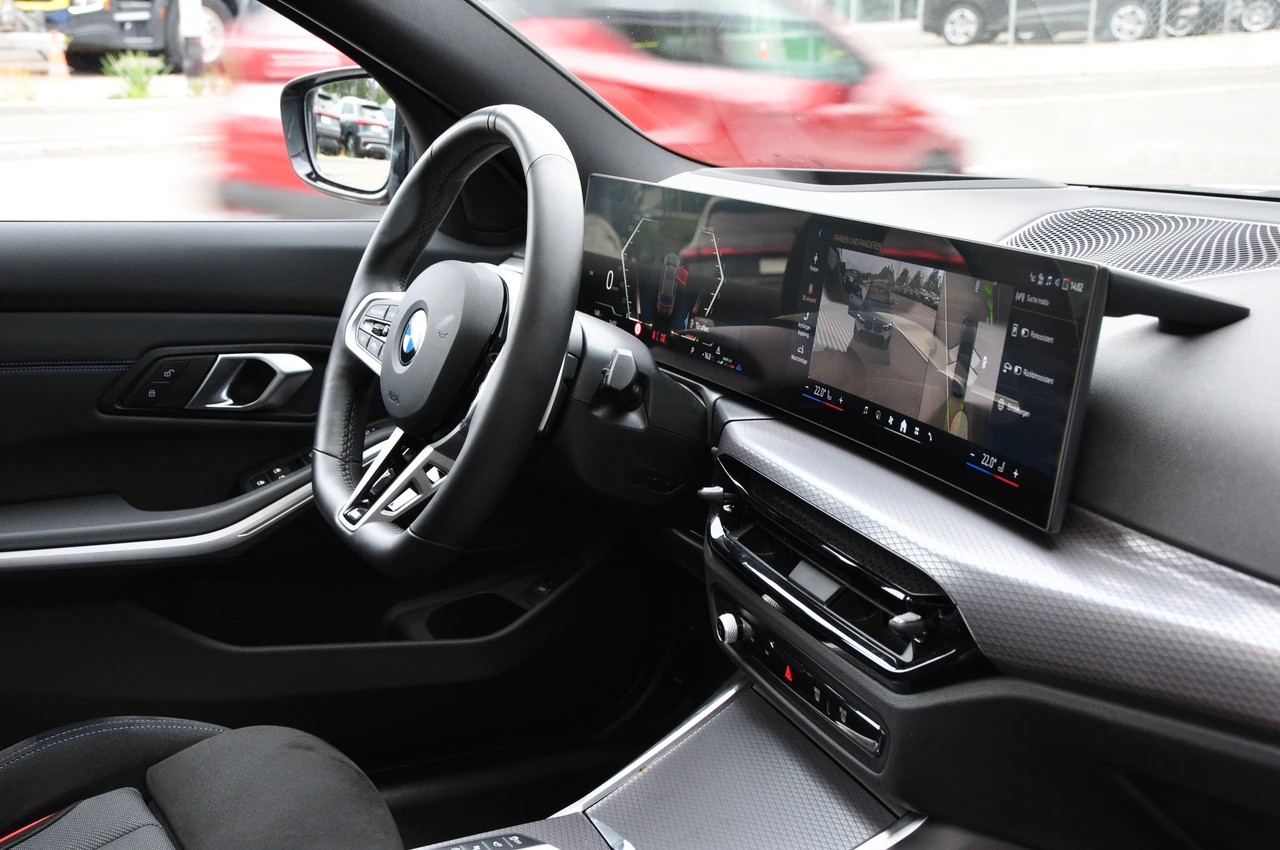 BMW 330i Touring xDrive Steptronic M Sport Pro-image-21