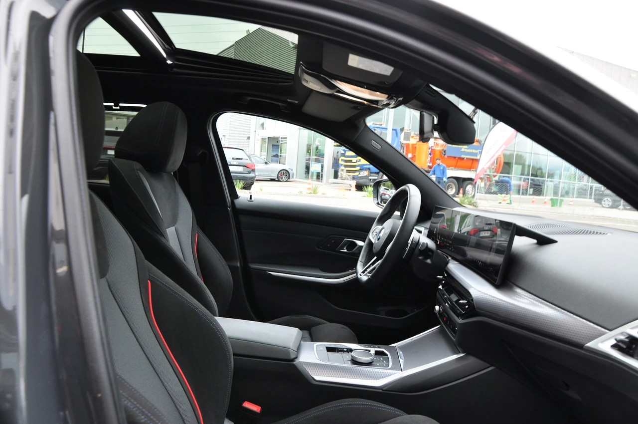 BMW 330i Touring xDrive Steptronic M Sport Pro-image-18