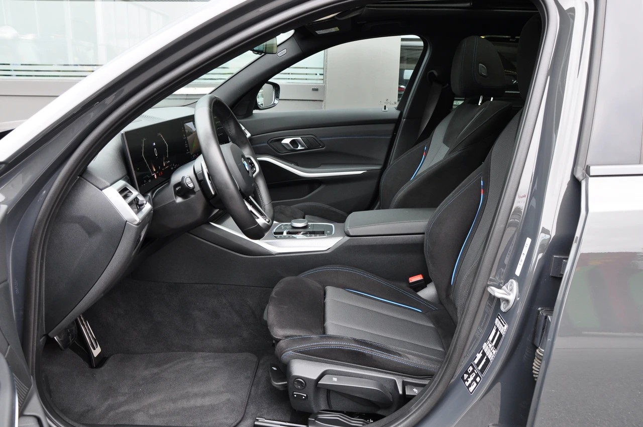 BMW 330i Touring xDrive Steptronic M Sport Pro-image-27