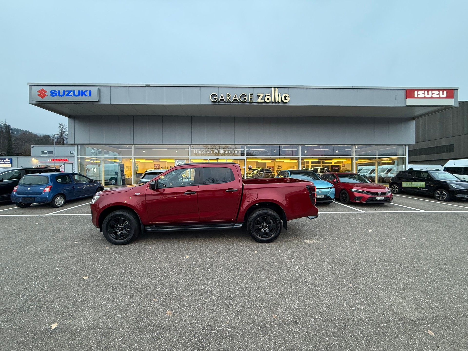 ISUZU D-MAX 1.9 CrewCab N60 Nitro Sport 4x4 Automat 5 JAHRE GARANTIEBei Garage Zöllig Finanzierung OHNE Zins möglich-image-2