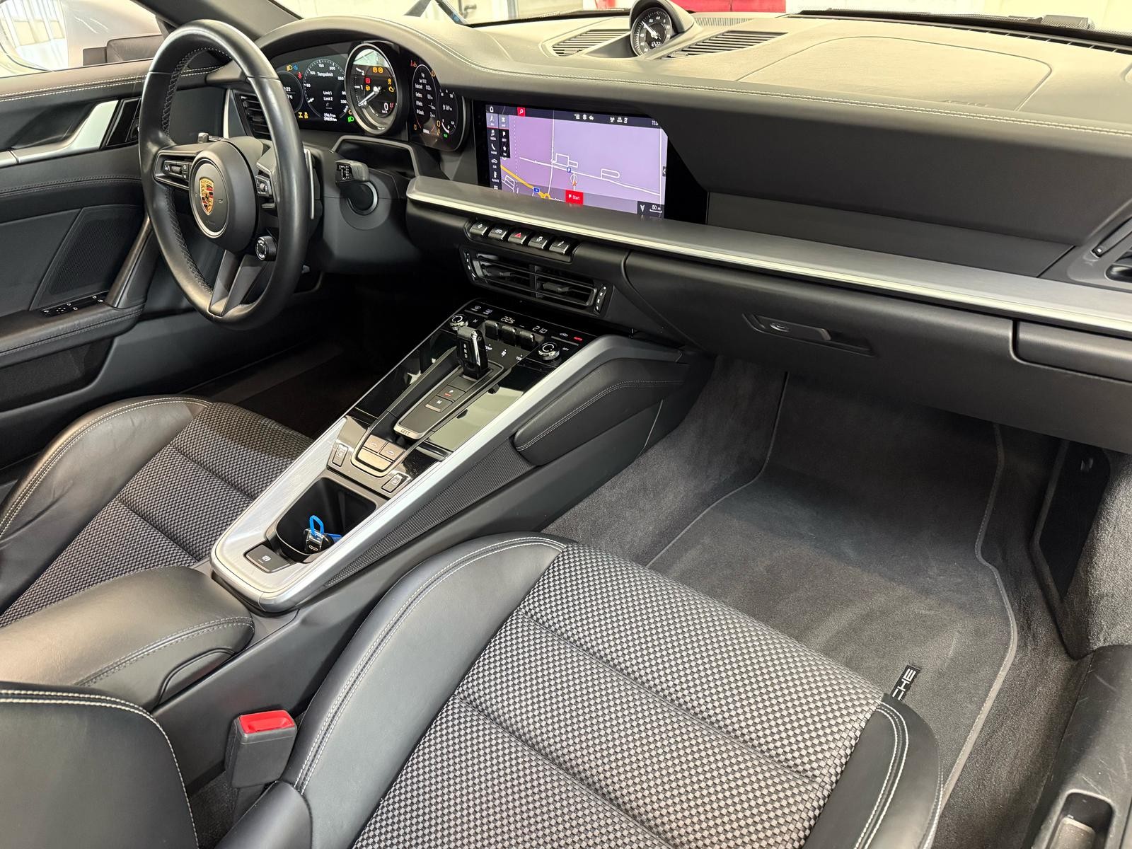 PORSCHE 911 Targa 4 PDK-image-8