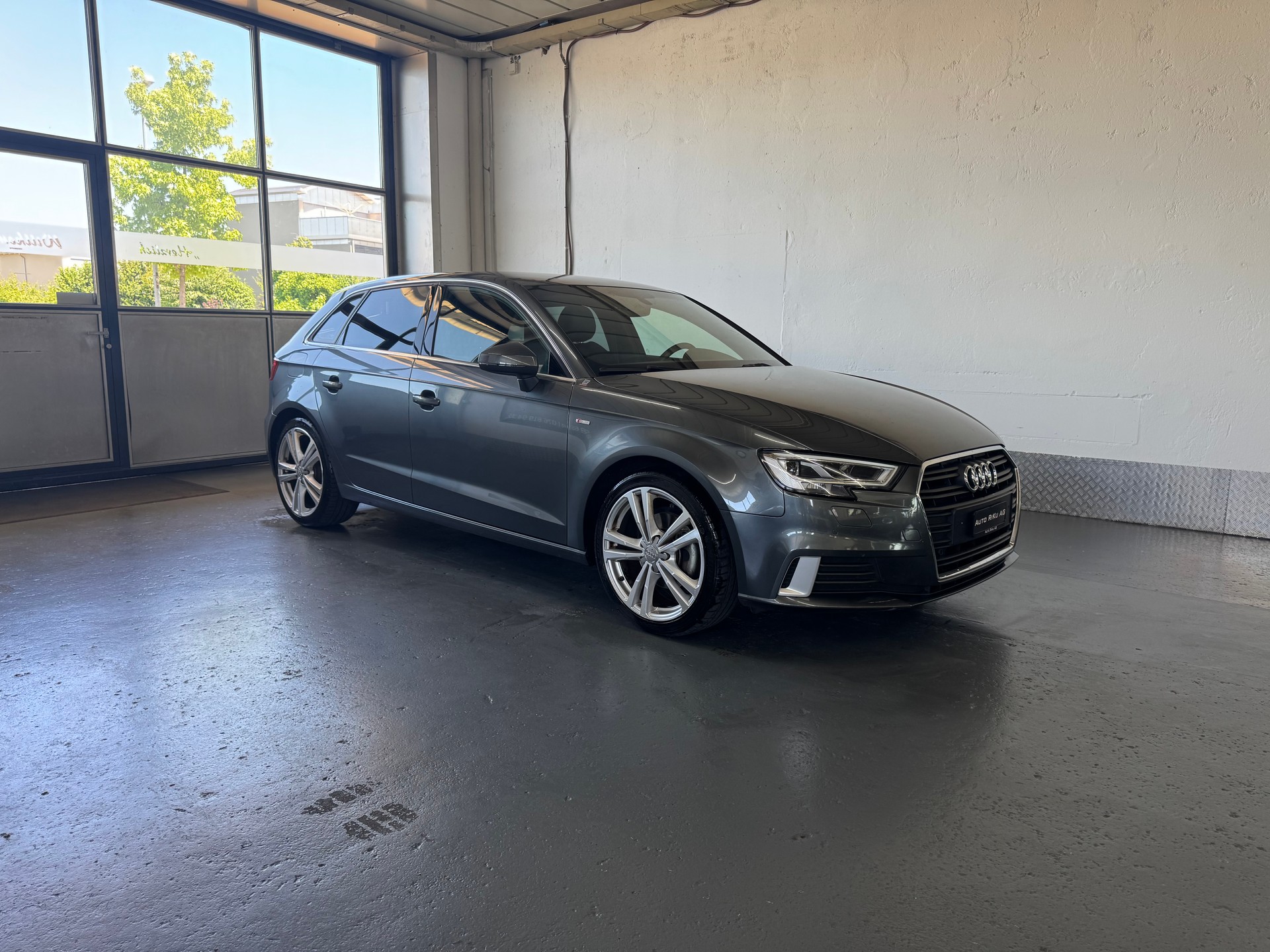 AUDI A3 Sportback 35 TFSI Sport-showroom-element-1