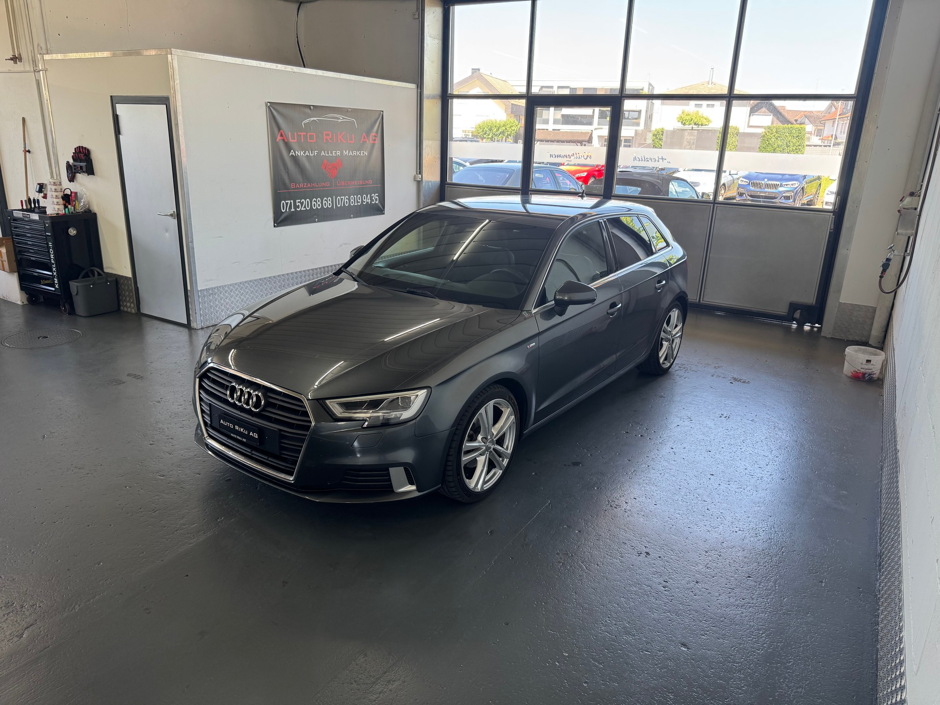 AUDI A3 Sportback 35 TFSI Sport-showroom-element-3