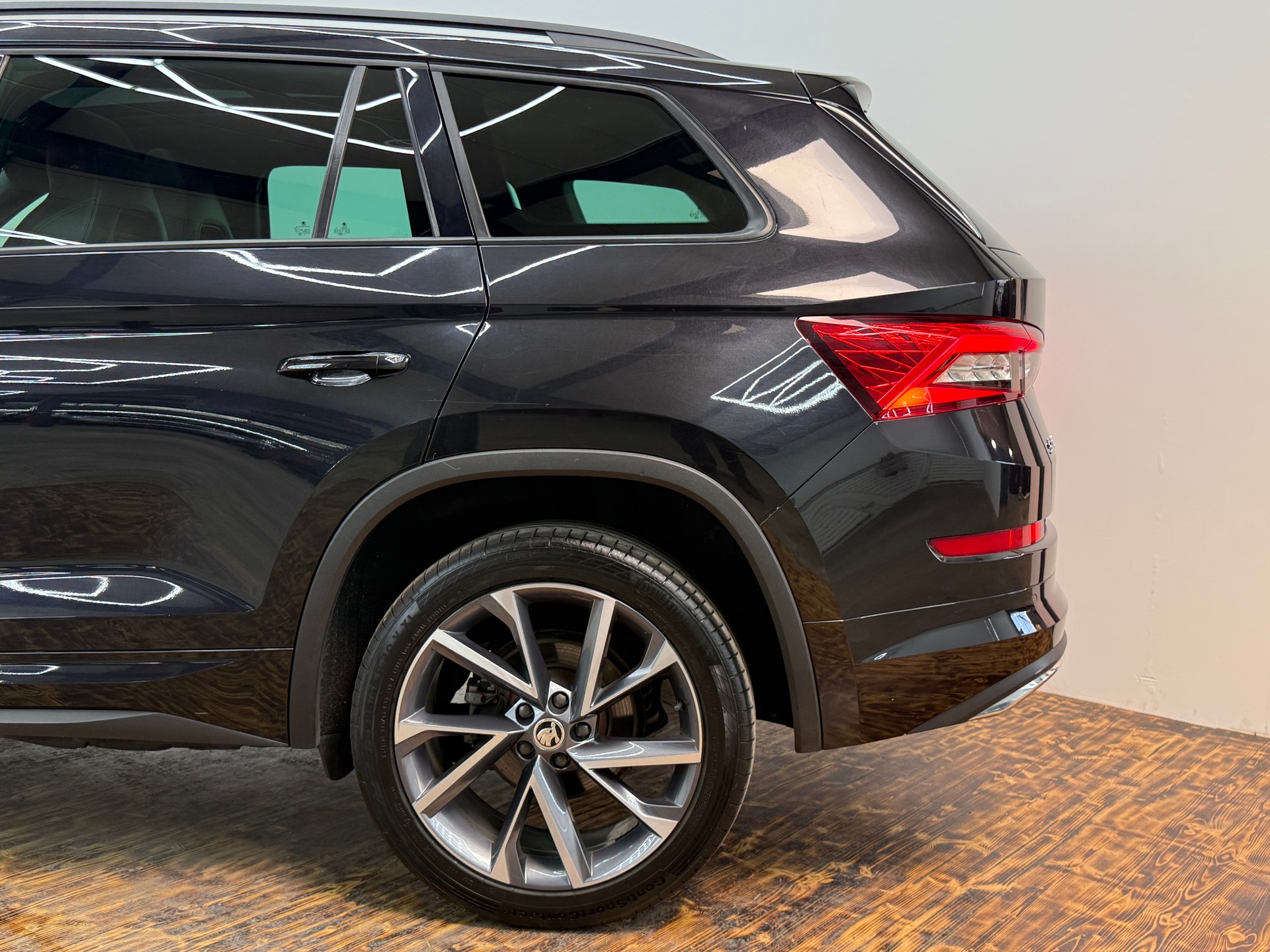 SKODA Kodiaq 2.0 TDI CR Sport Line 4x4 DSG ~AHK~7-PLÄTZER~-image-7