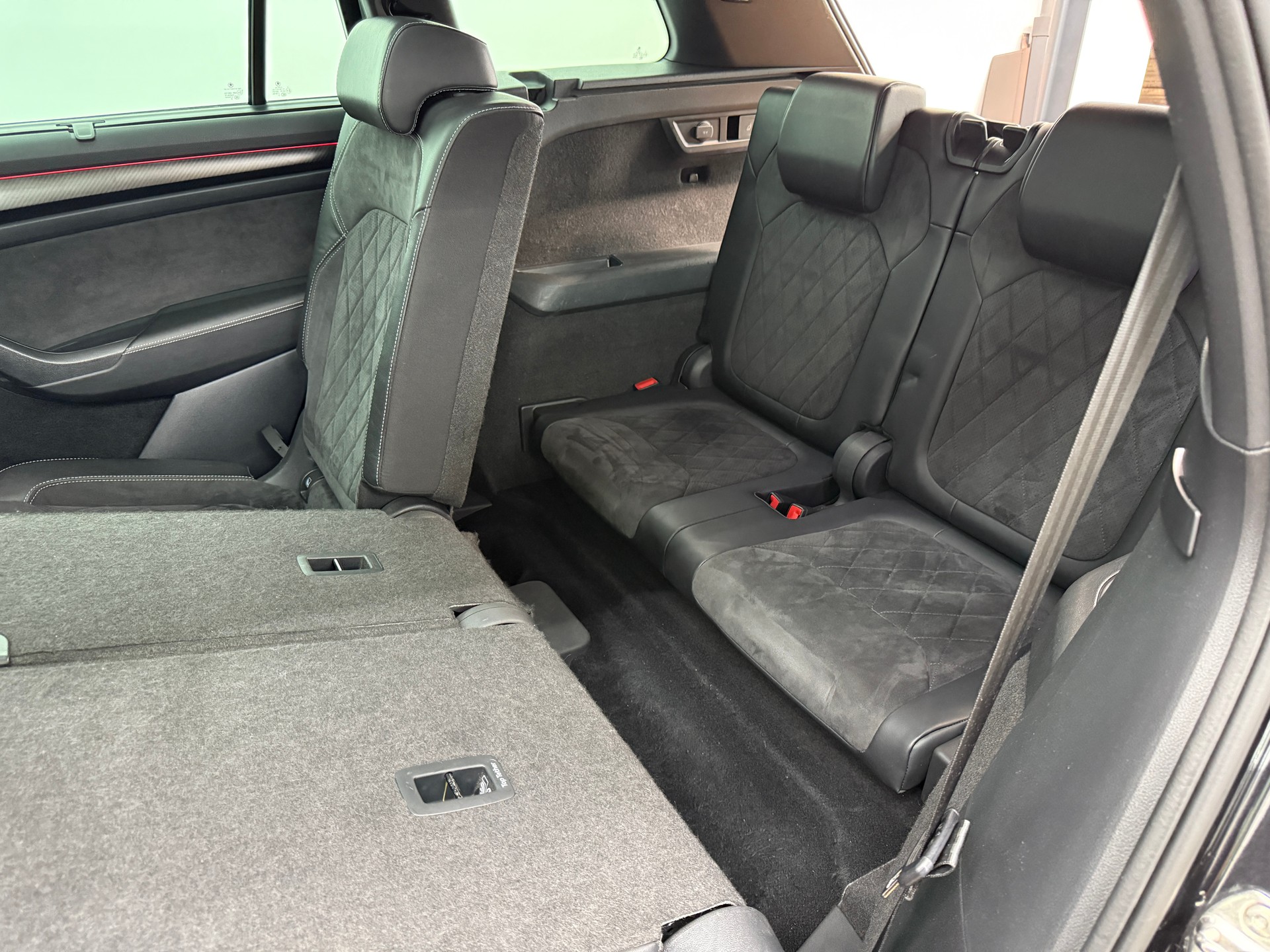 SKODA Kodiaq 2.0 TDI CR Sport Line 4x4 DSG ~AHK~7-PLÄTZER~-image-21