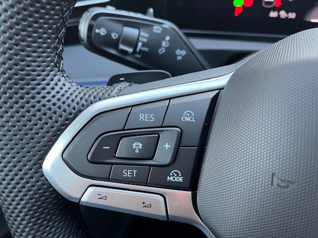 VW Tiguan 2.0 TDI SCR R-Line 4Motion DSG-image-8