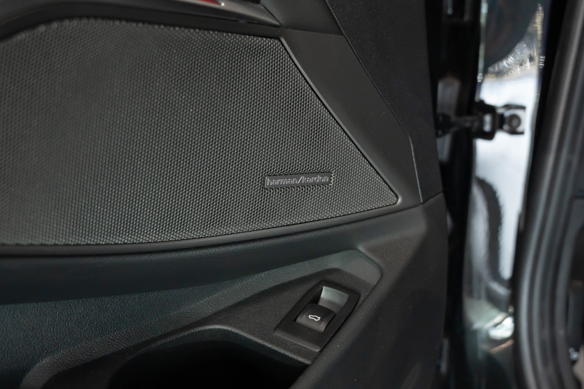 BMW M3 Touring xDrive Competition M-image-10