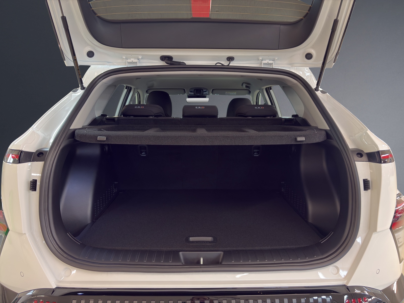 HYUNDAI Kona EV 65.4 kWh Origo-image-18