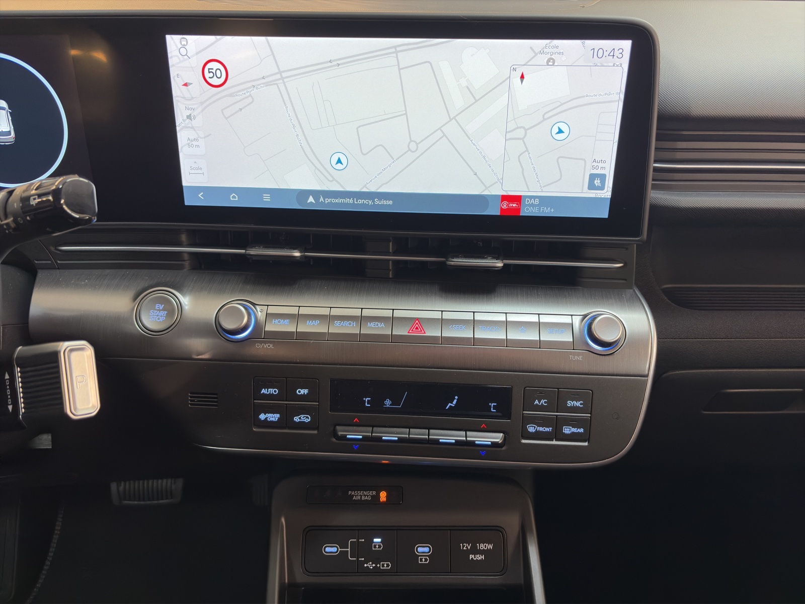 HYUNDAI Kona EV 65.4 kWh Origo-image-14