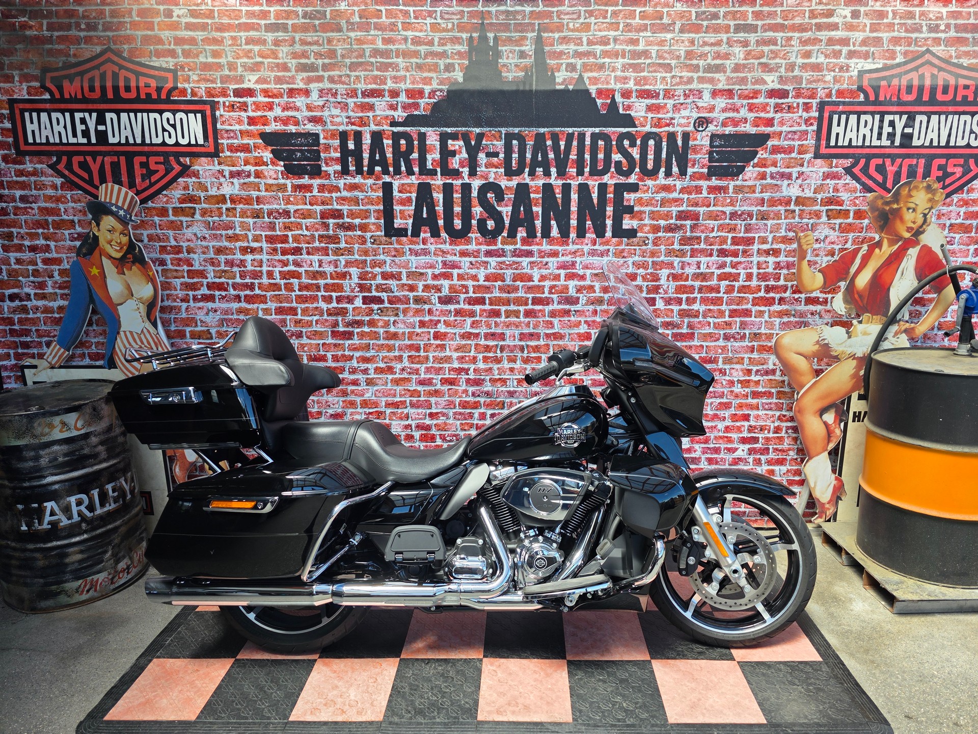 HARLEY-DAVIDSON FLHXU