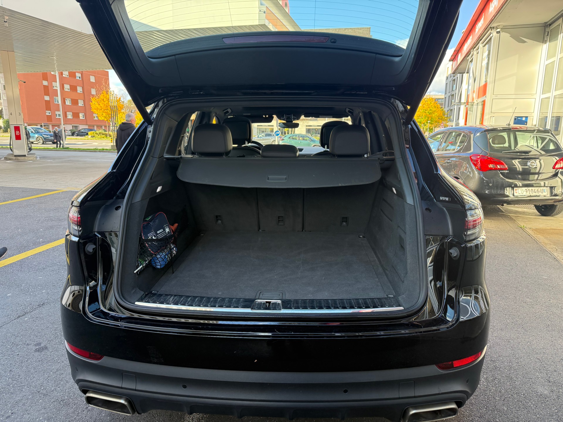 PORSCHE Cayenne-image-12