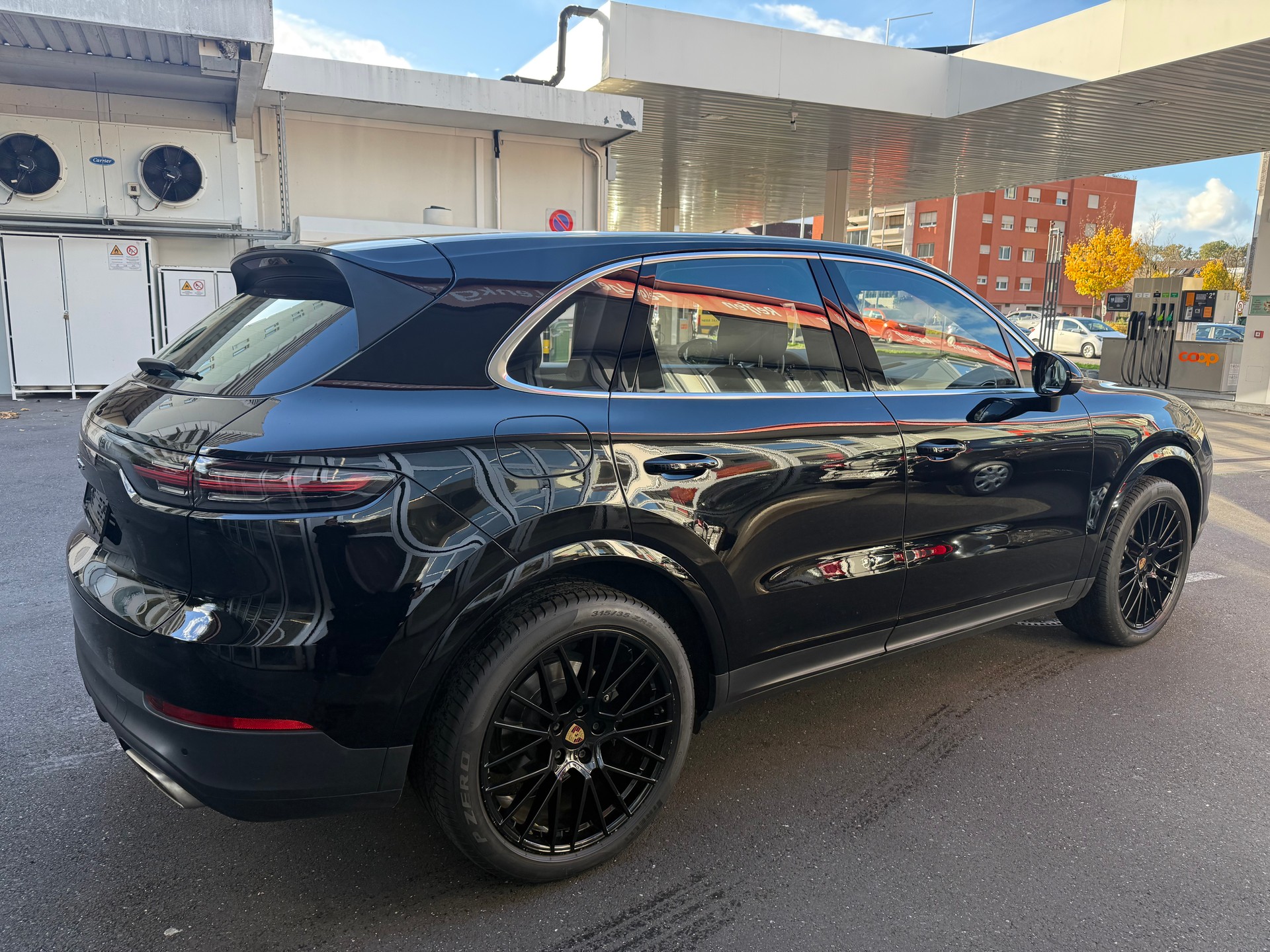 PORSCHE Cayenne-image-3