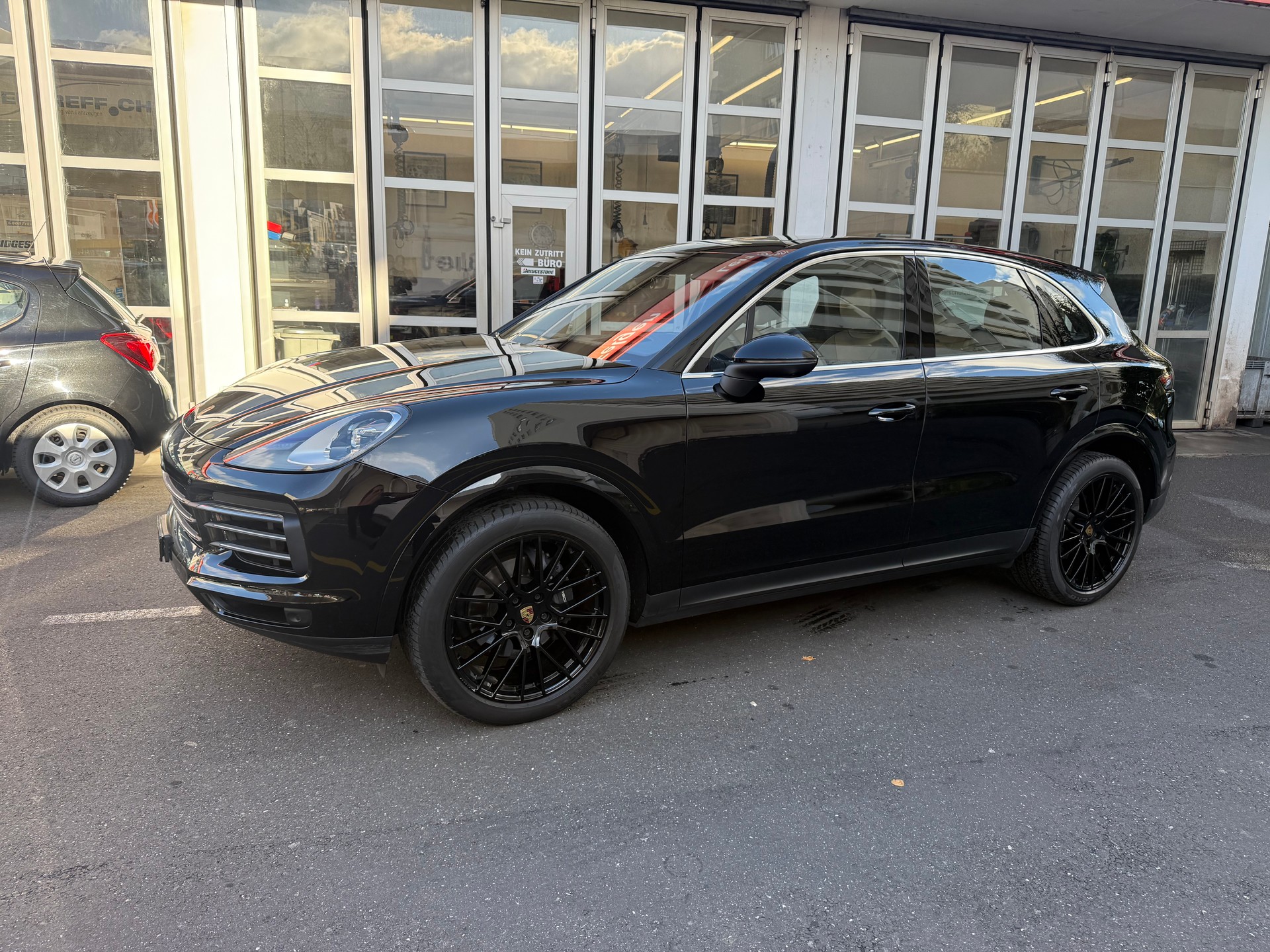 PORSCHE Cayenne-image-1