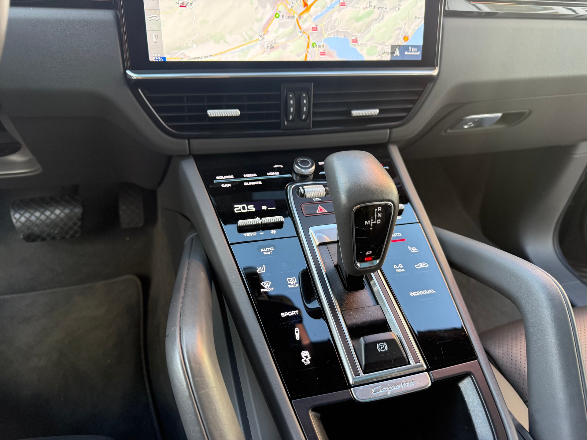 PORSCHE Cayenne-image-10