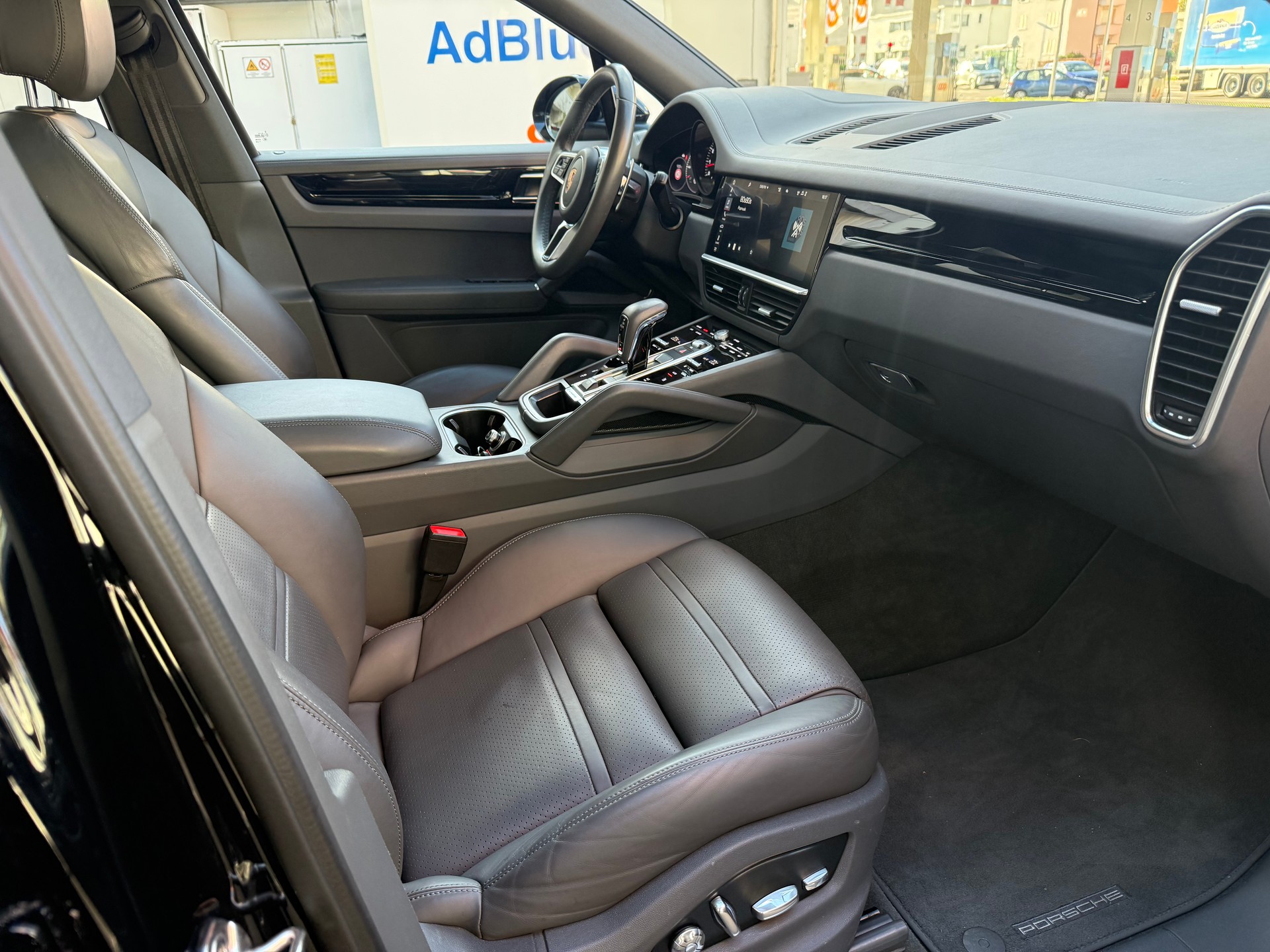 PORSCHE Cayenne-image-9