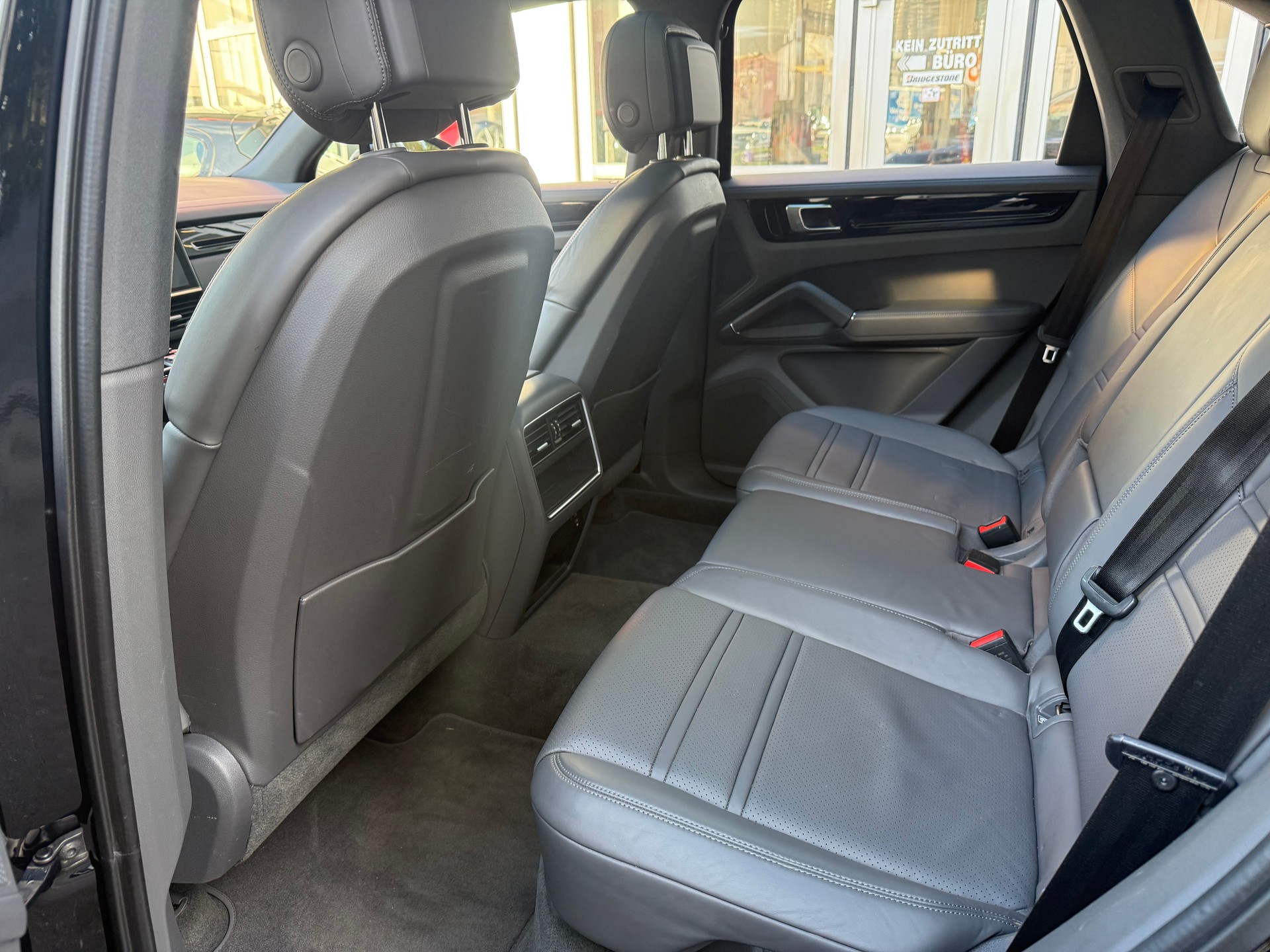 PORSCHE Cayenne-image-8