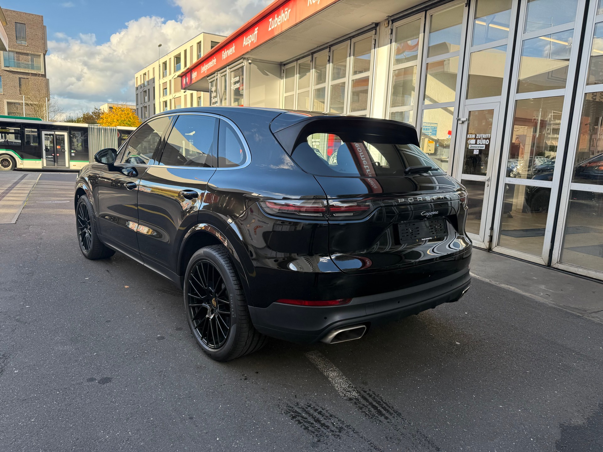 PORSCHE Cayenne-image-2