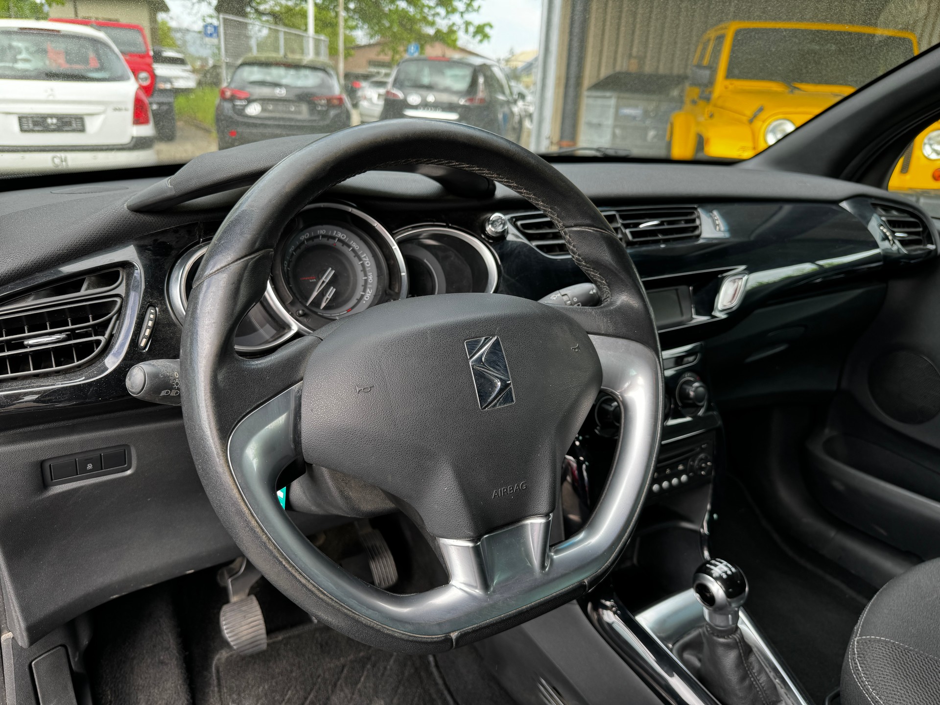 DS AUTOMOBILES DS3 1.2 VTi Chic-image-10