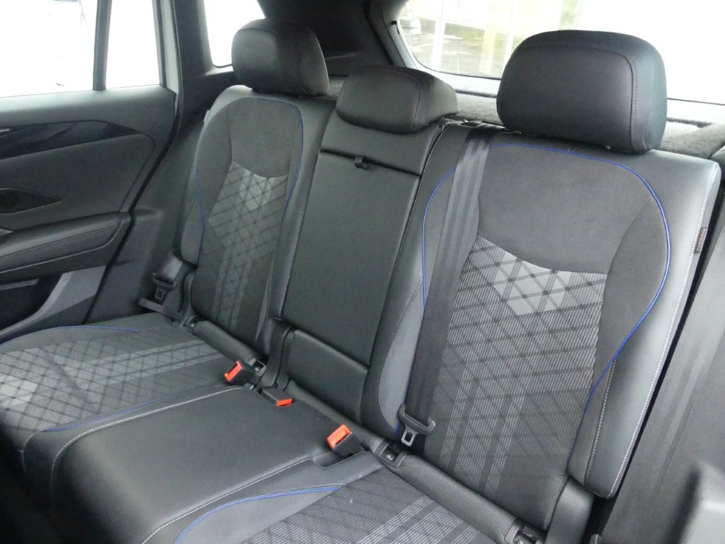 VW Tiguan 2.0 TDI SCR R-Line 4Motion DSG-image-11