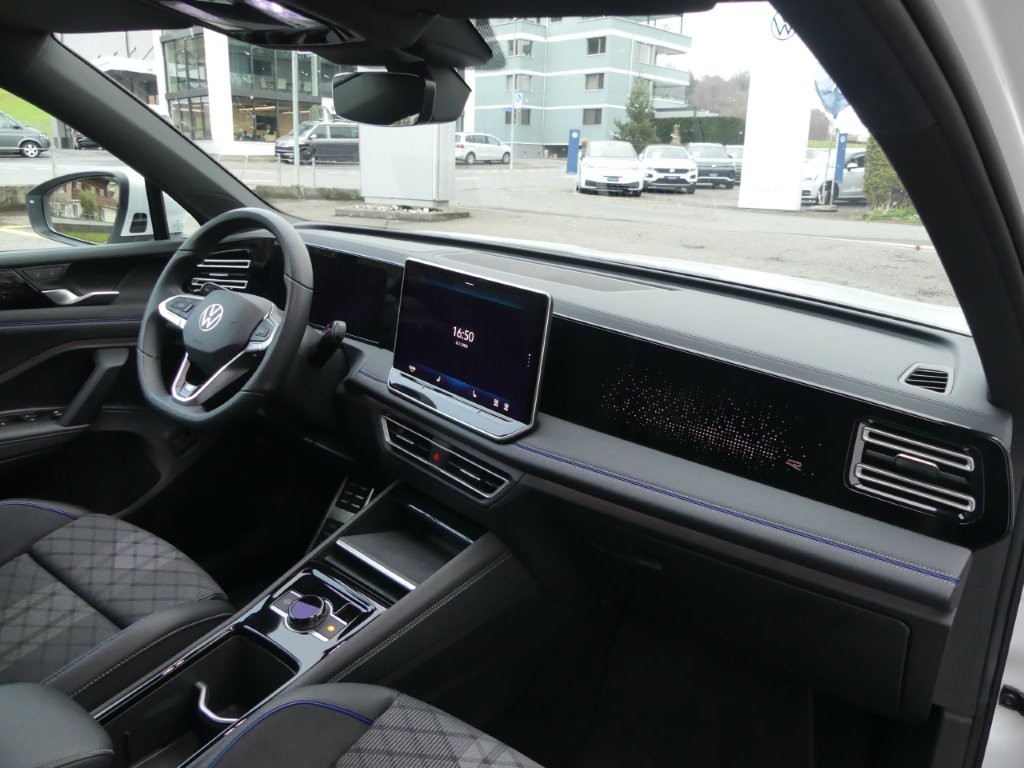 VW Tiguan 2.0 TDI SCR R-Line 4Motion DSG-image-8
